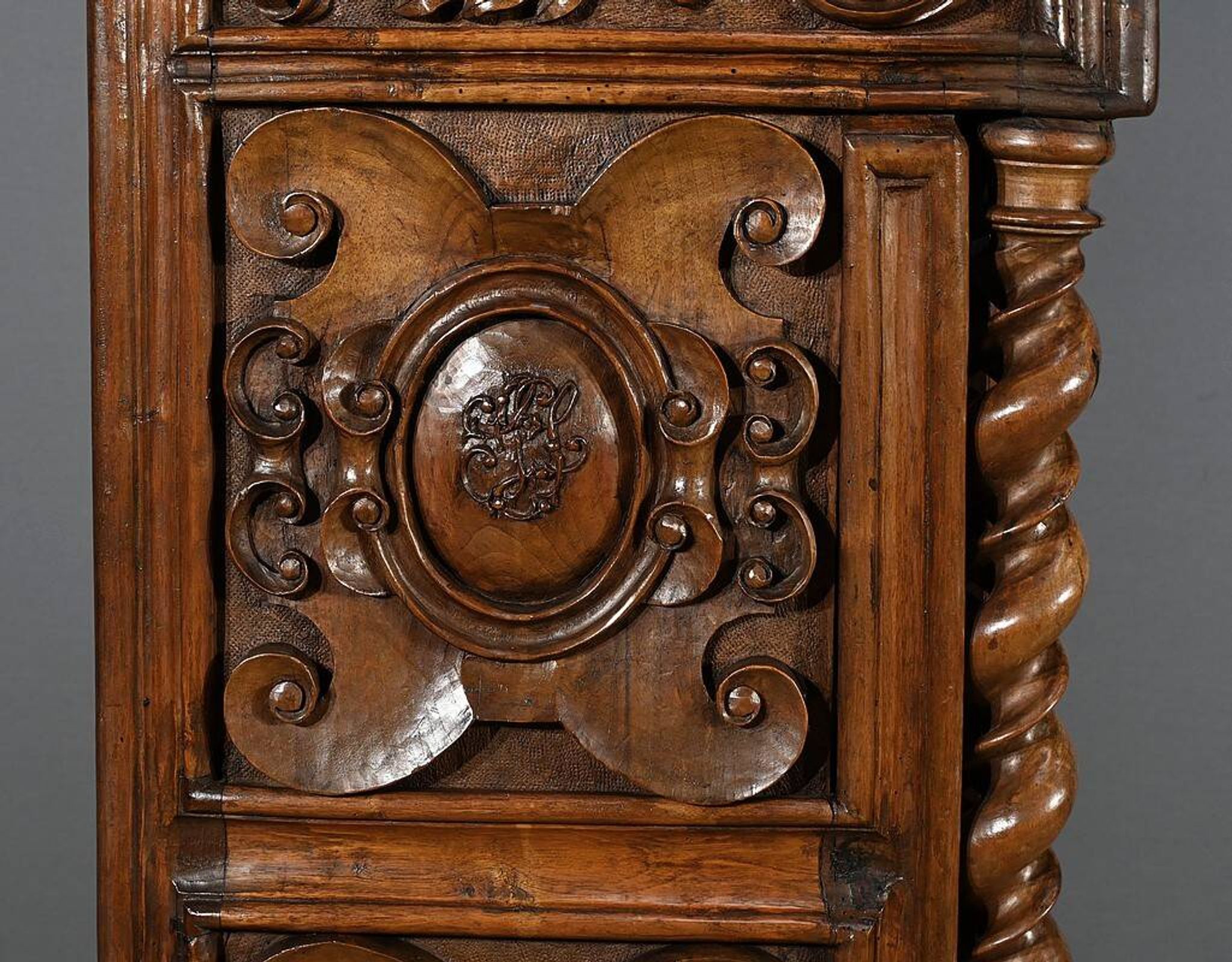 Oratory in solid walnut, Neo-Gothic Renaissance style – Late 19th century