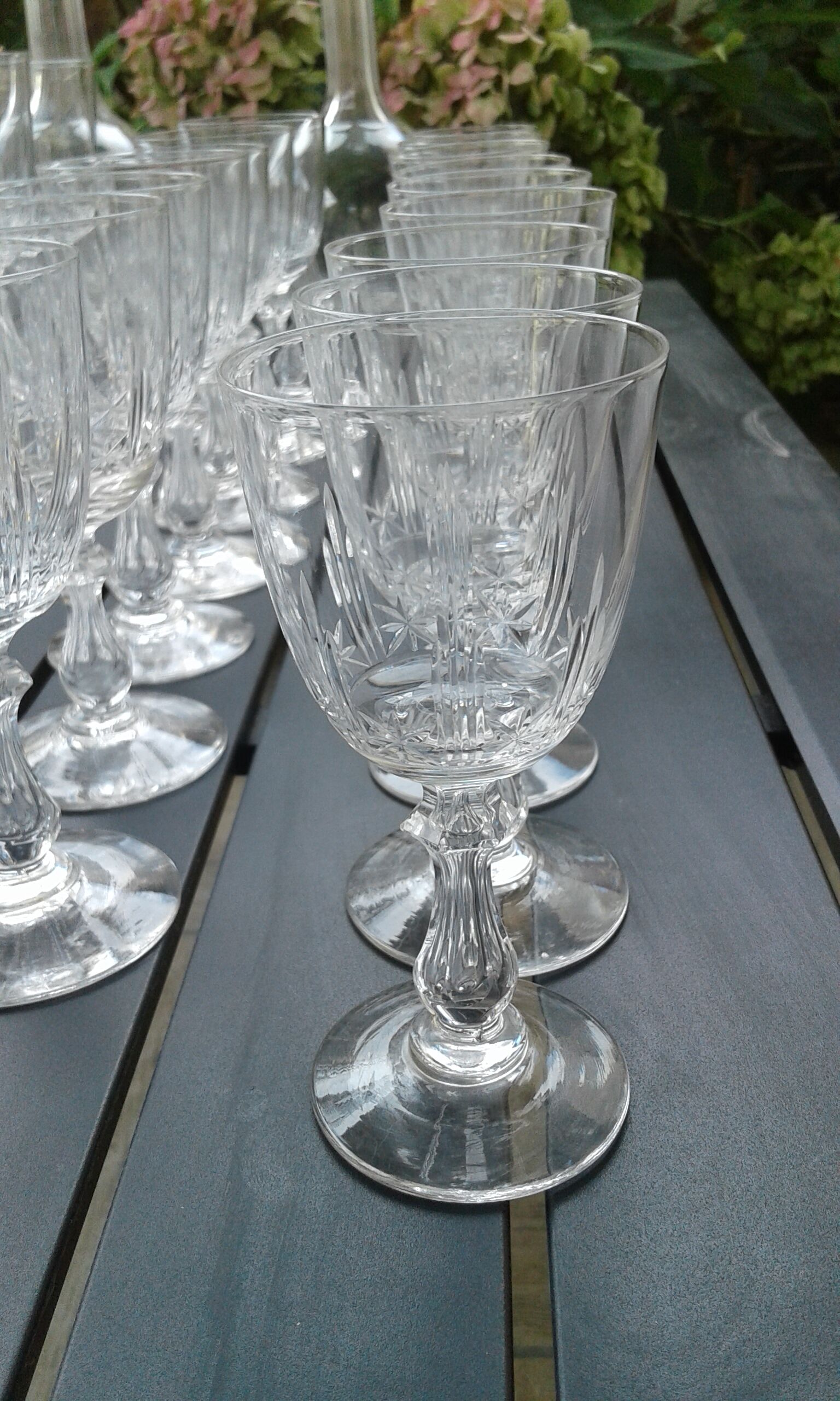 Service 25 glasses and 2 carafe in crystal