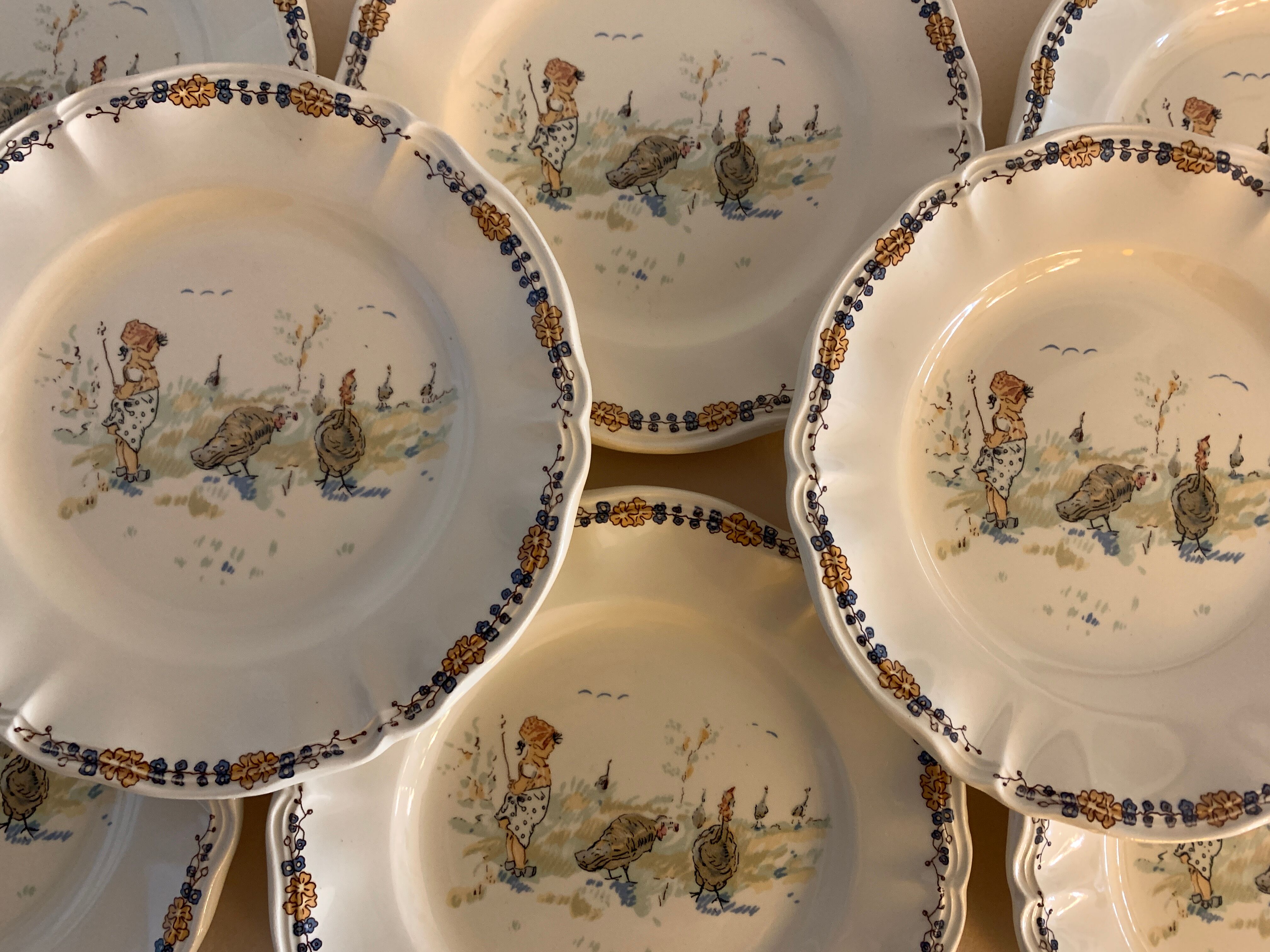 8 dessert plates and service dish Sarreguemines Les Enfants Richard