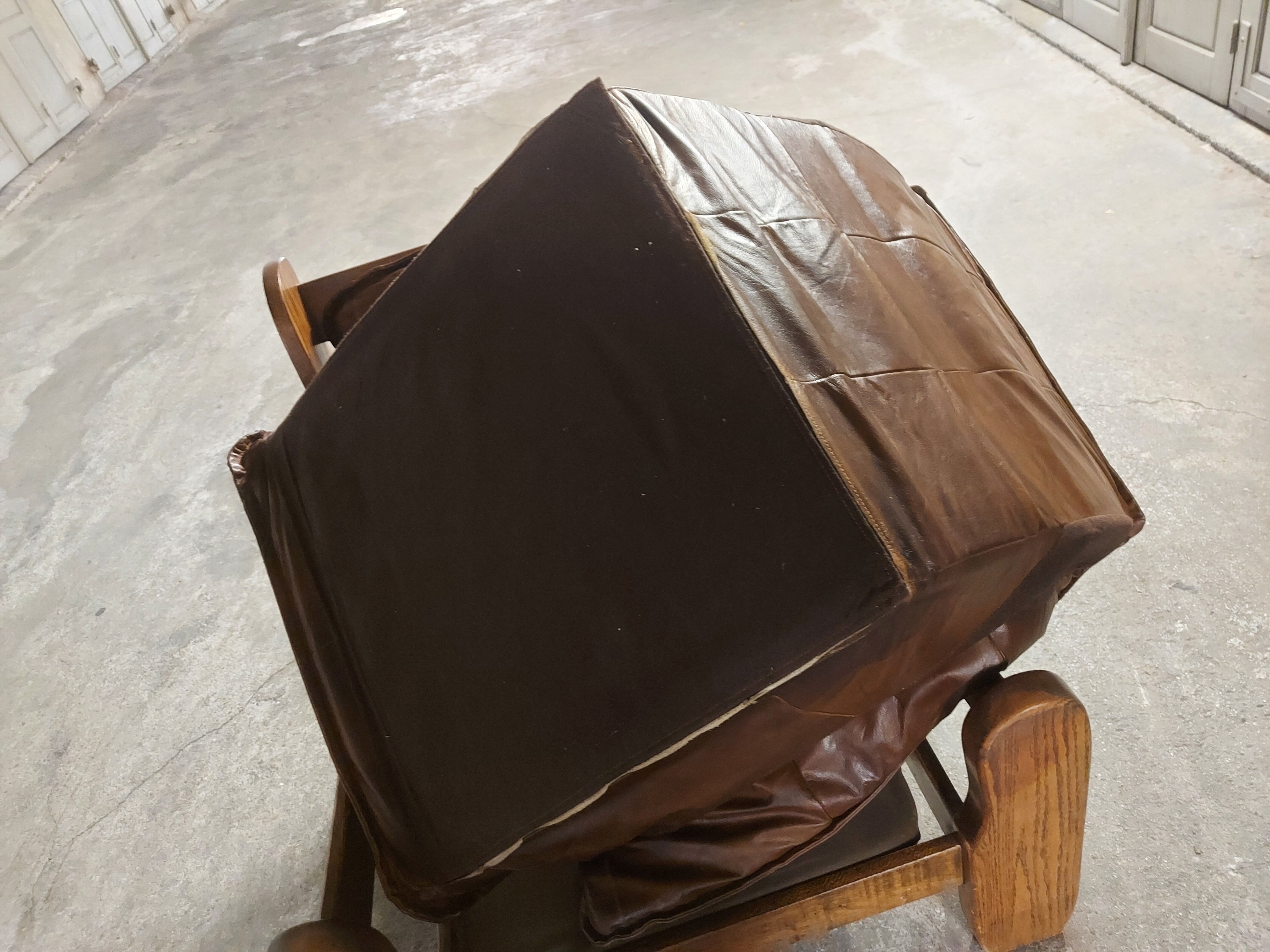 Armchairs in leather and vintage wood 70's