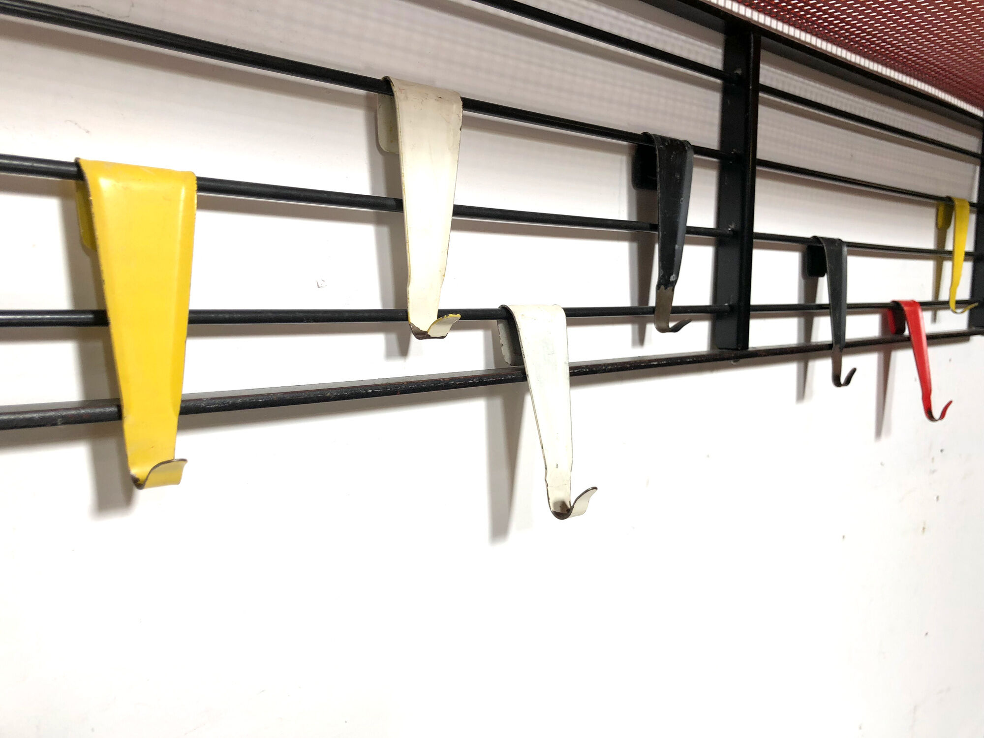 Coatrack Pilastro Nutbar by Tjerk Reijenga design Nederland