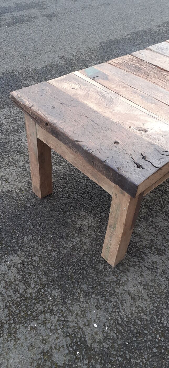 Table basse style brutaliste