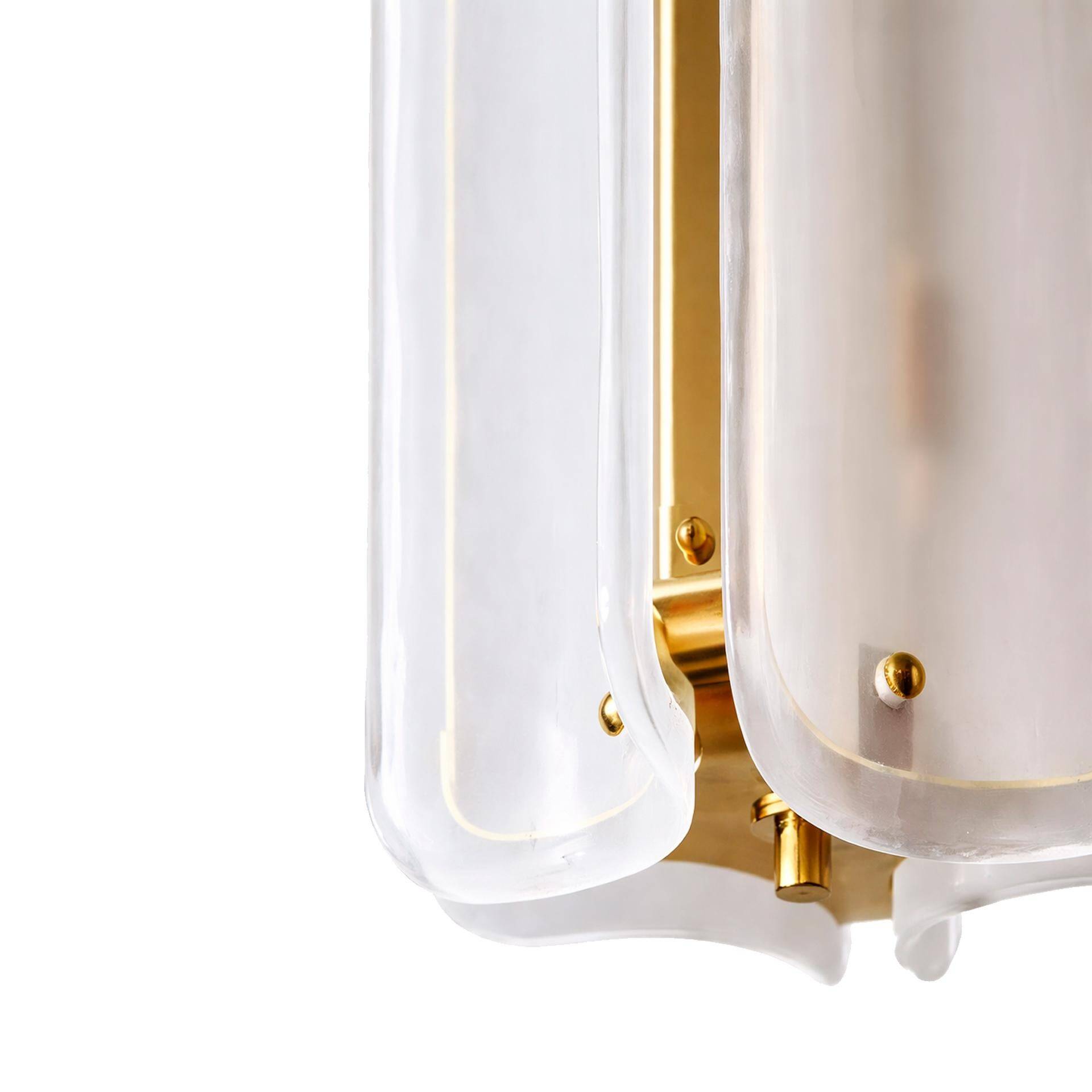 Lampe suspendue italienne en verre de Murano blanc et laiton de style mid-century modern