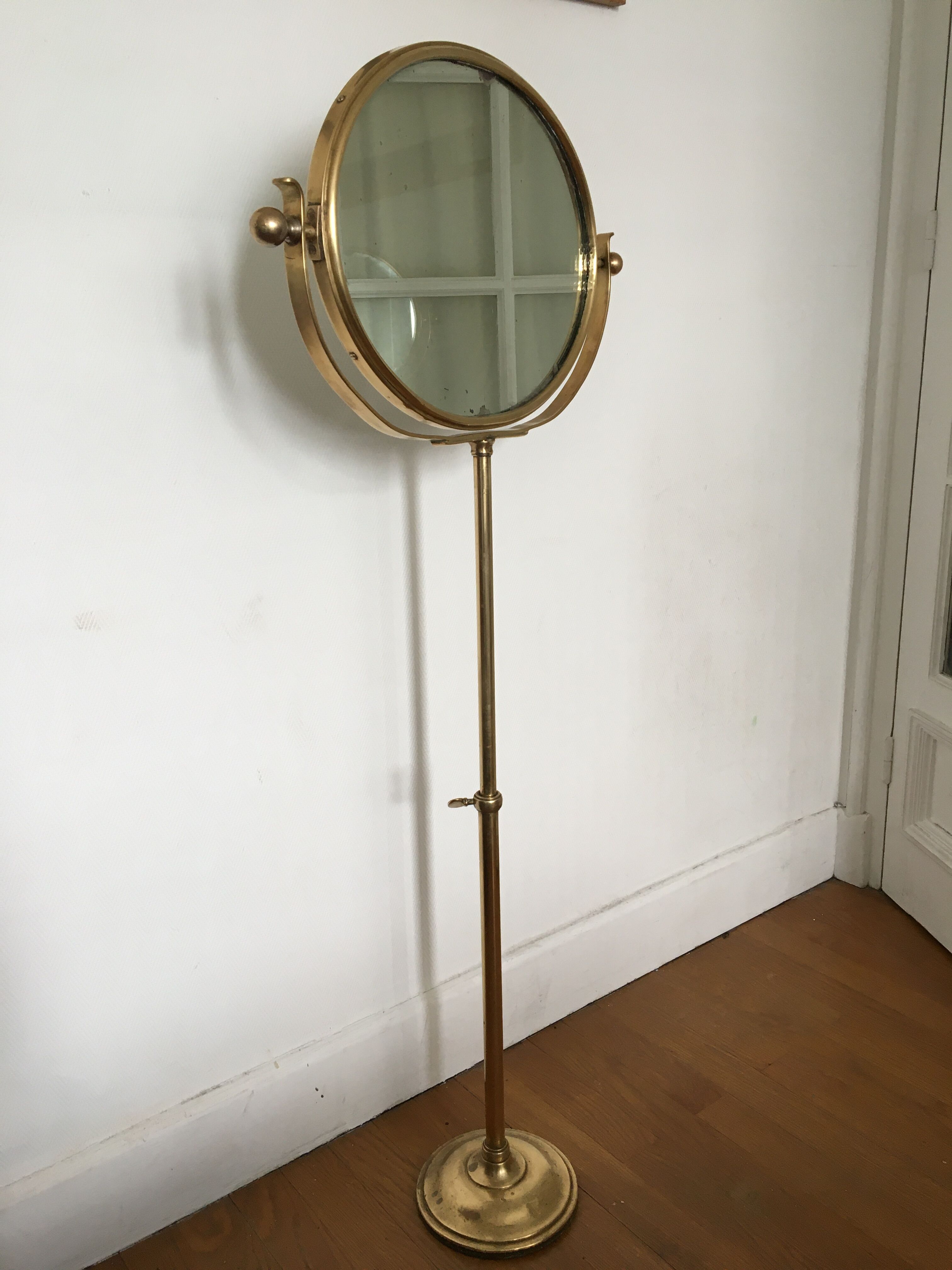 Mirror on store stand