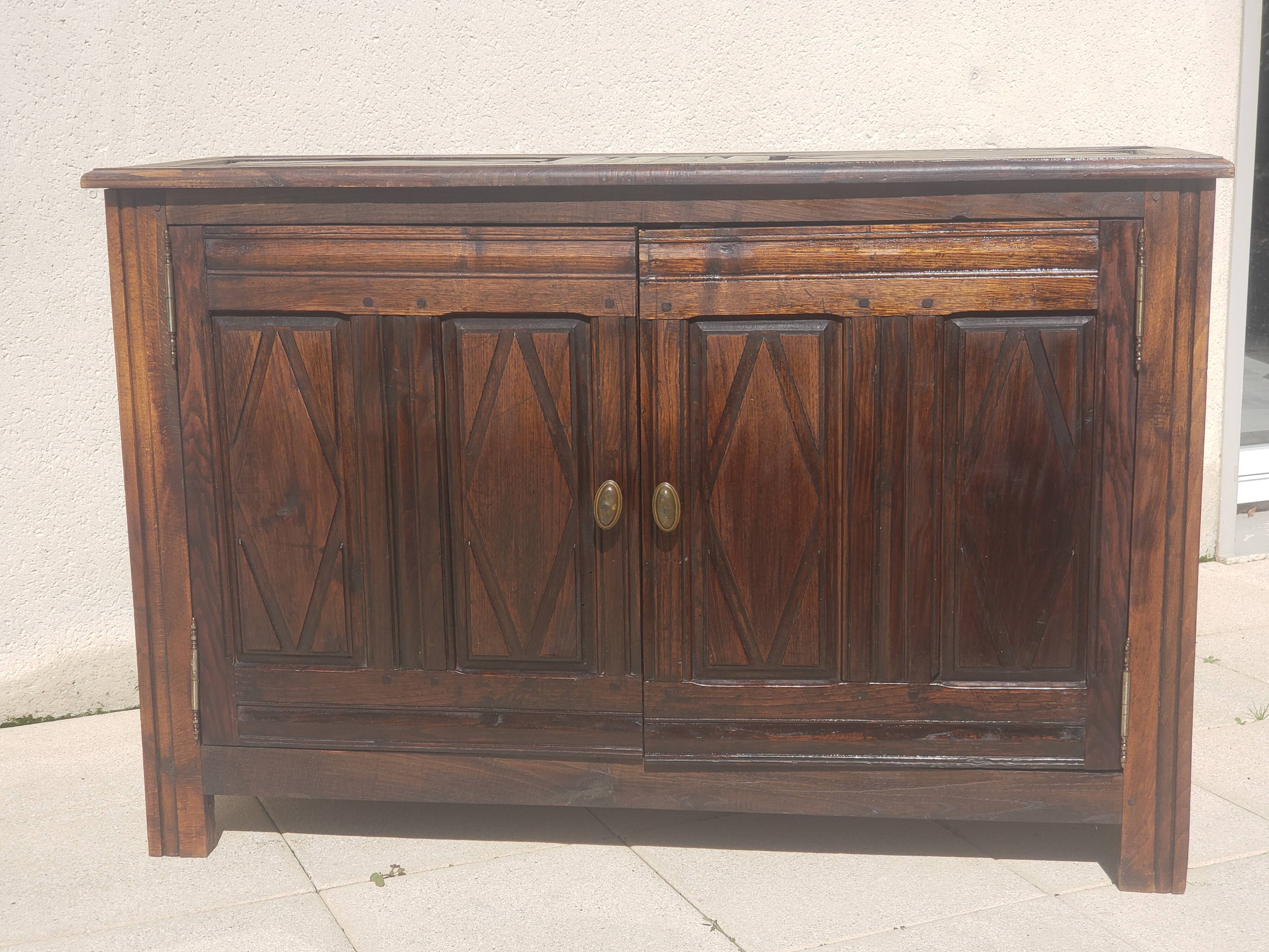 Buffet antique style Louis XIII
