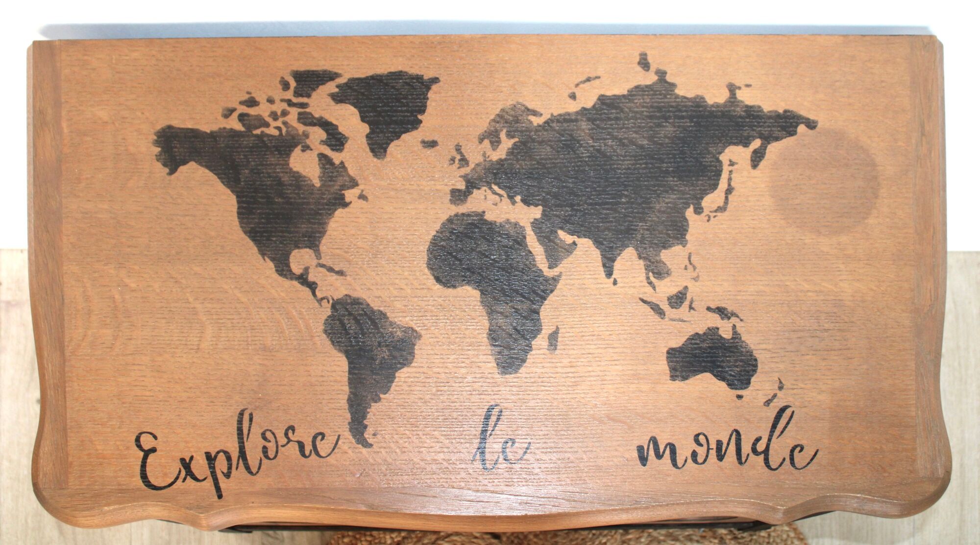 Storage cabinet "explores the world" stencil world map
