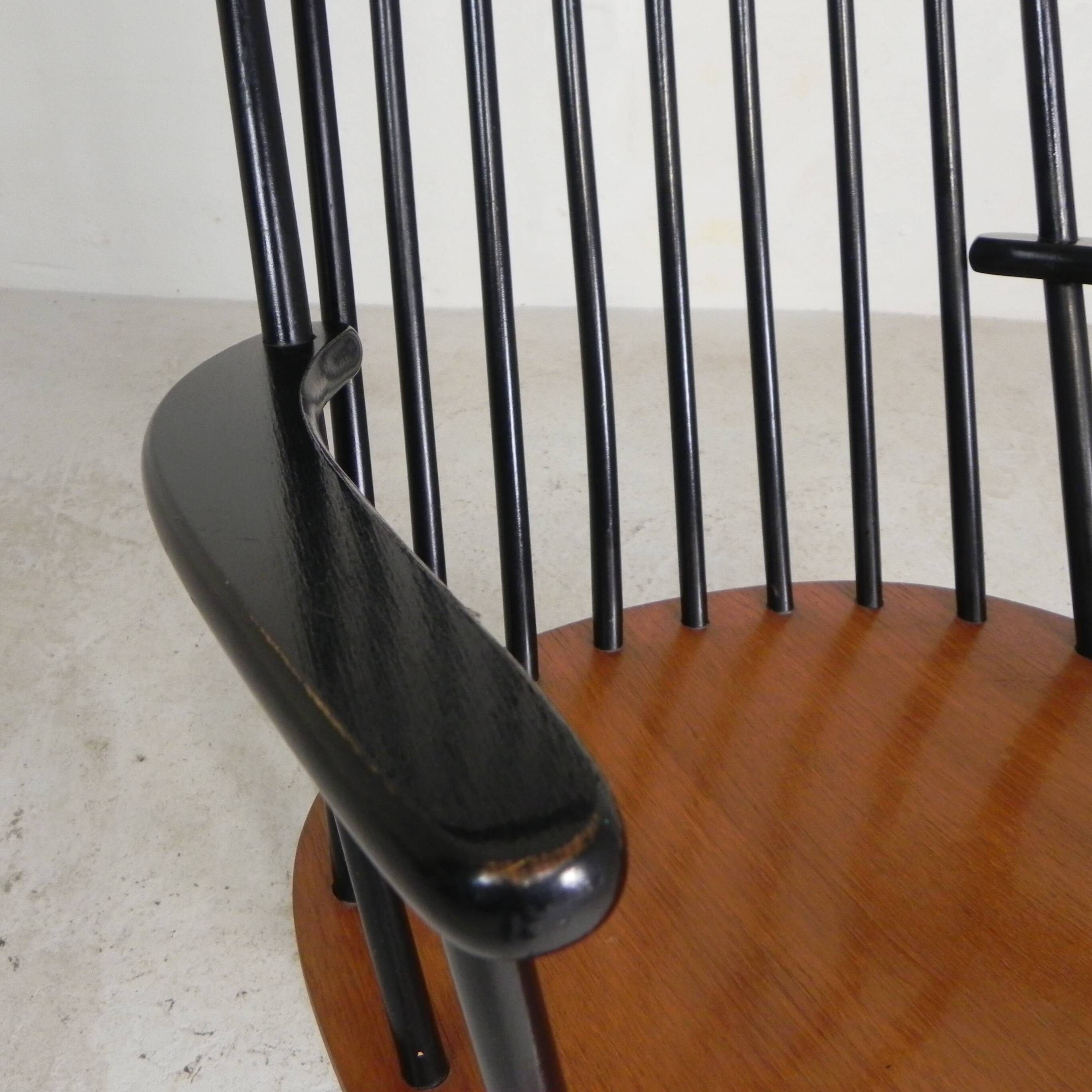 Spindle chair, rocking chair