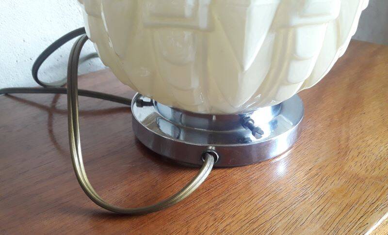 Authentic 20th-century Art Deco globe lamp in coloured glass.