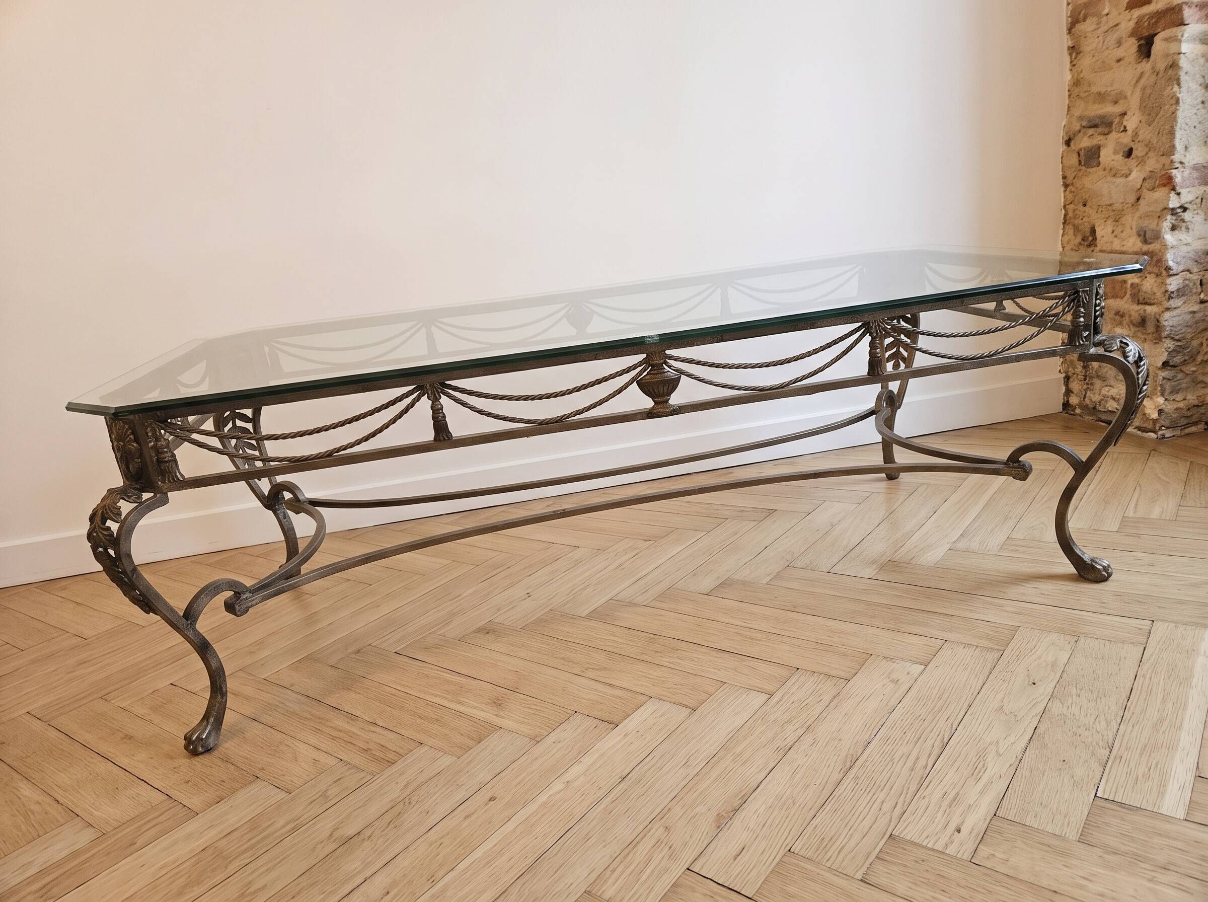 Table basse artisanale en fer forgé et verre