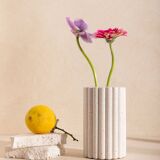 Gabriel vase in white concrete