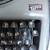 Gossen Tippa portable typewriter