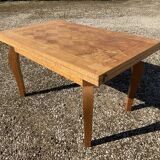 Extendable coffee table