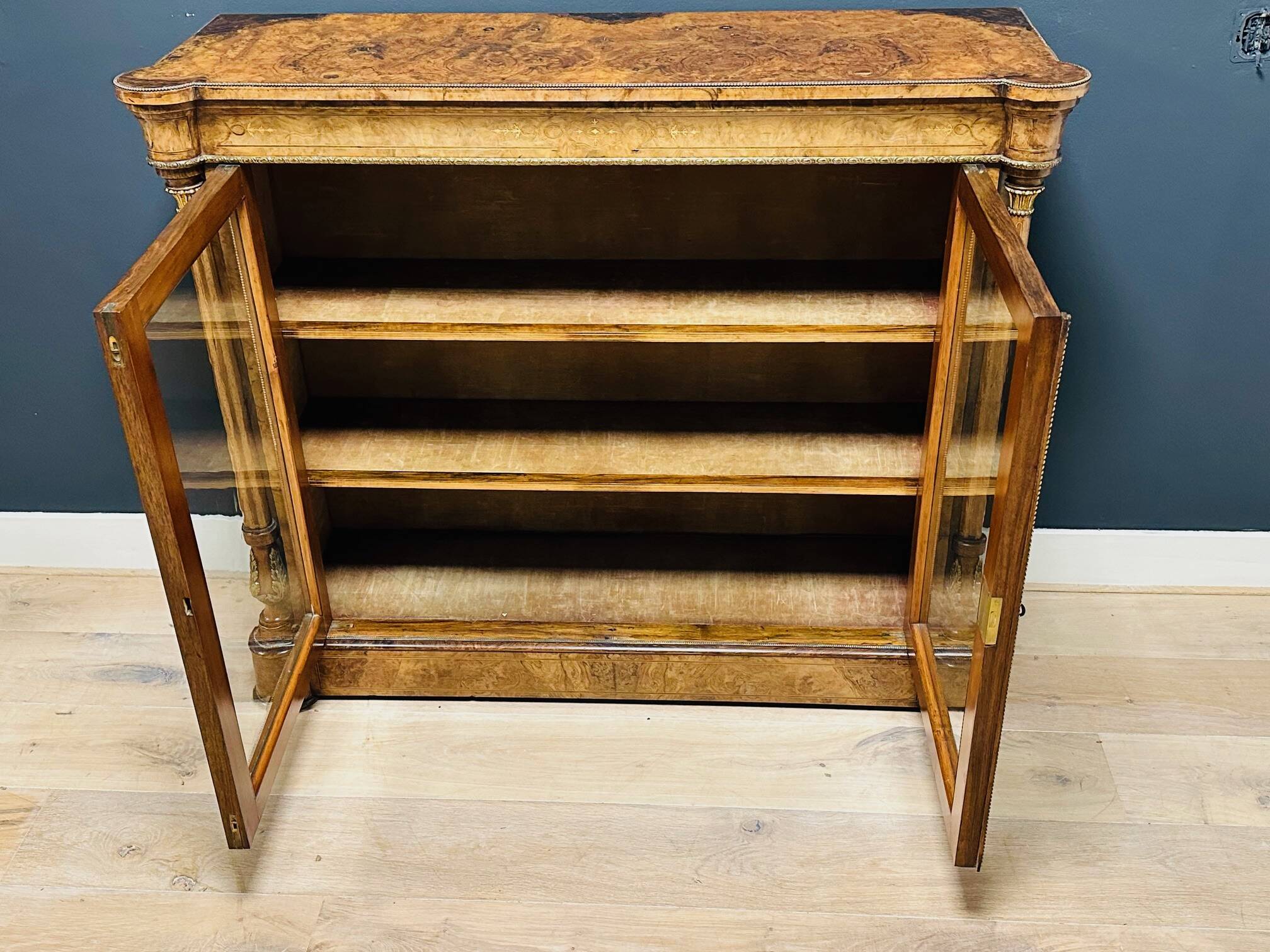 Bibliothèque ancienne