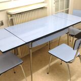 Table en formica bleu et ses 3 chaises