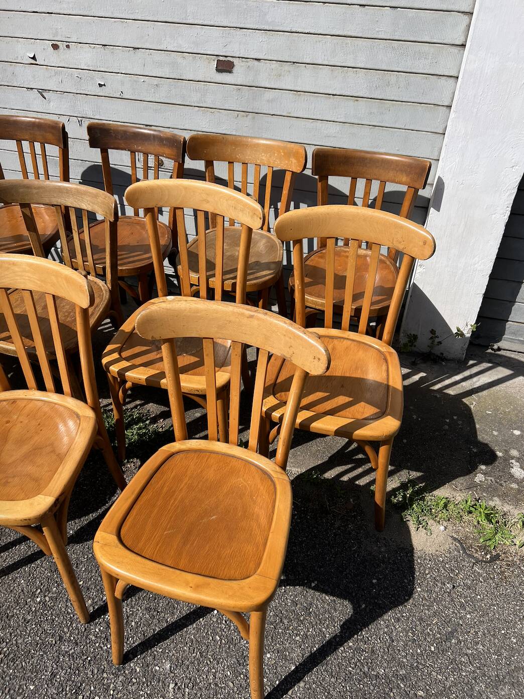 (Lot) 14 honey-coloured bistro chairs (Baumann)