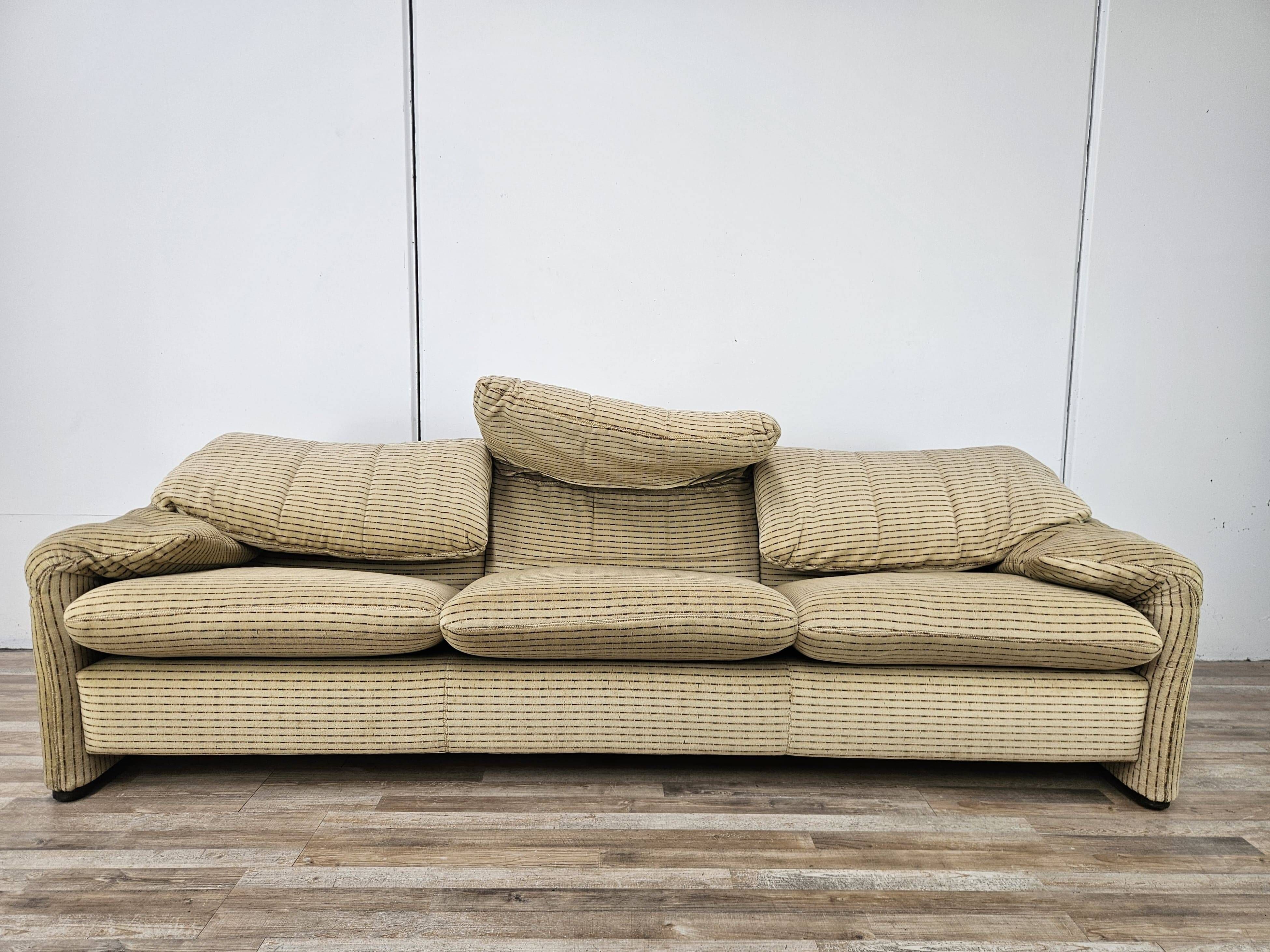 Maralunga three-seater sofa by Vico Magistretti from the 1970s
