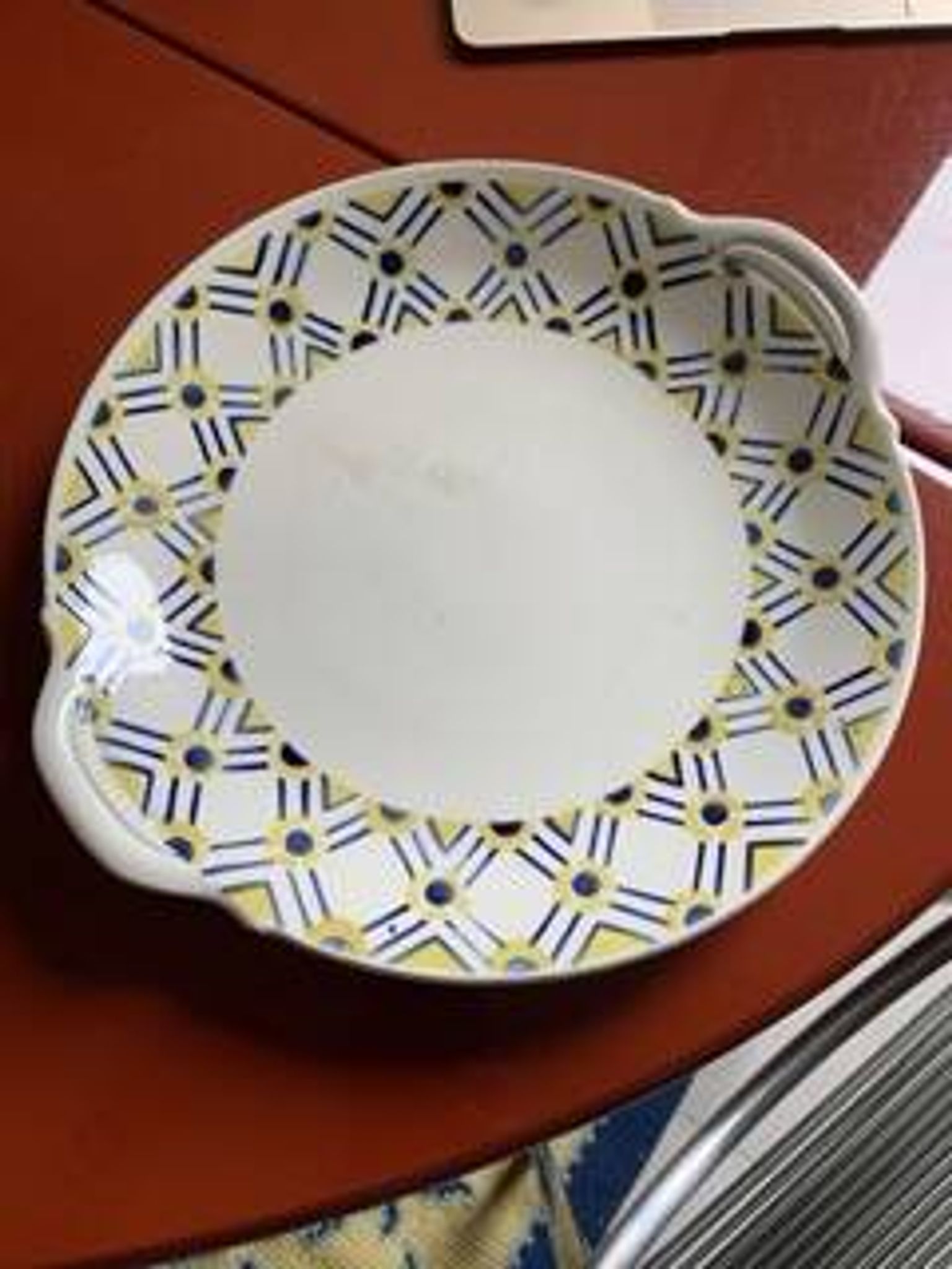 Lot de deux plats en terre de fer années 30