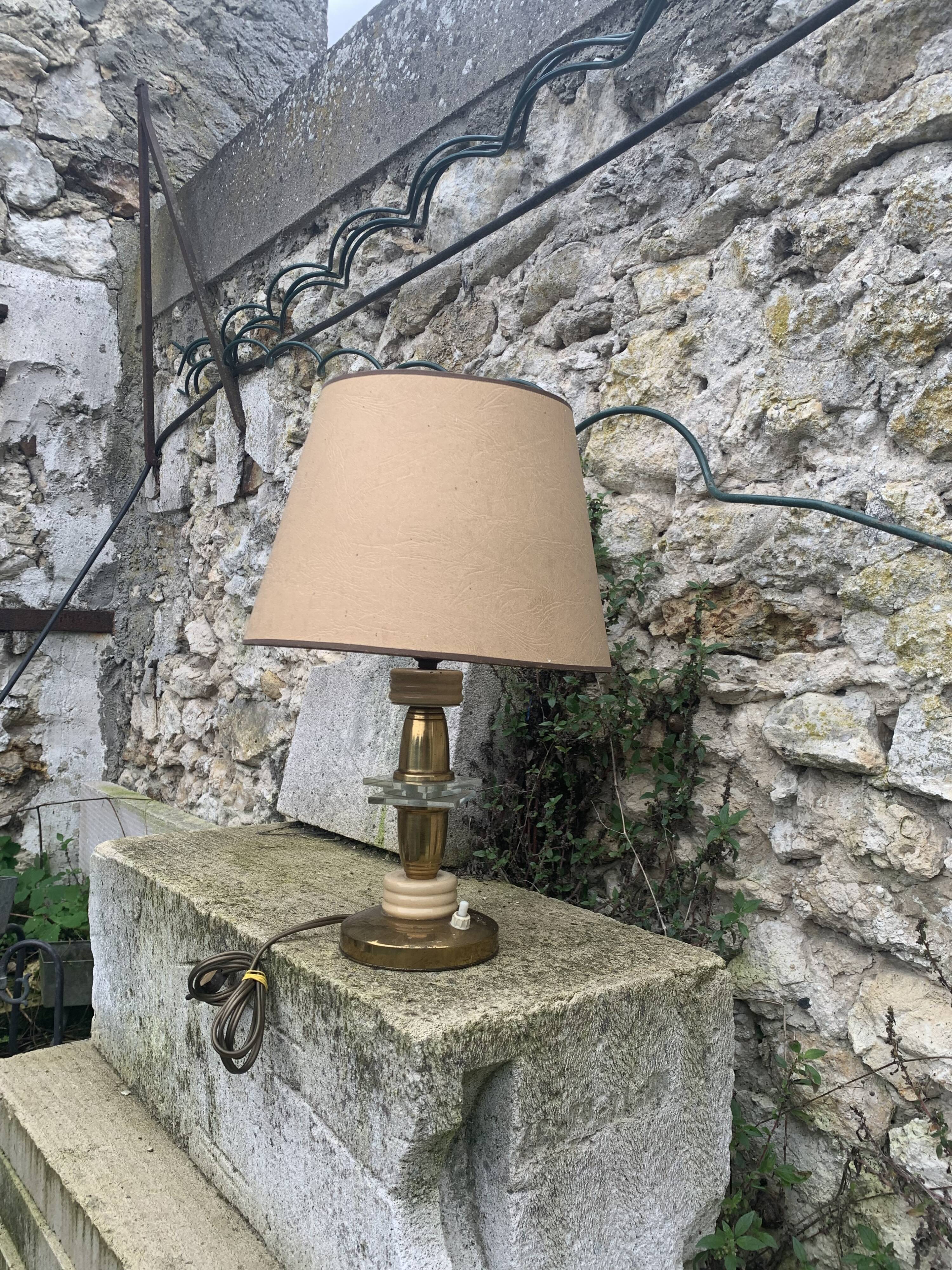 Table lamp in gilded metal, bakelite and antique plexiglass