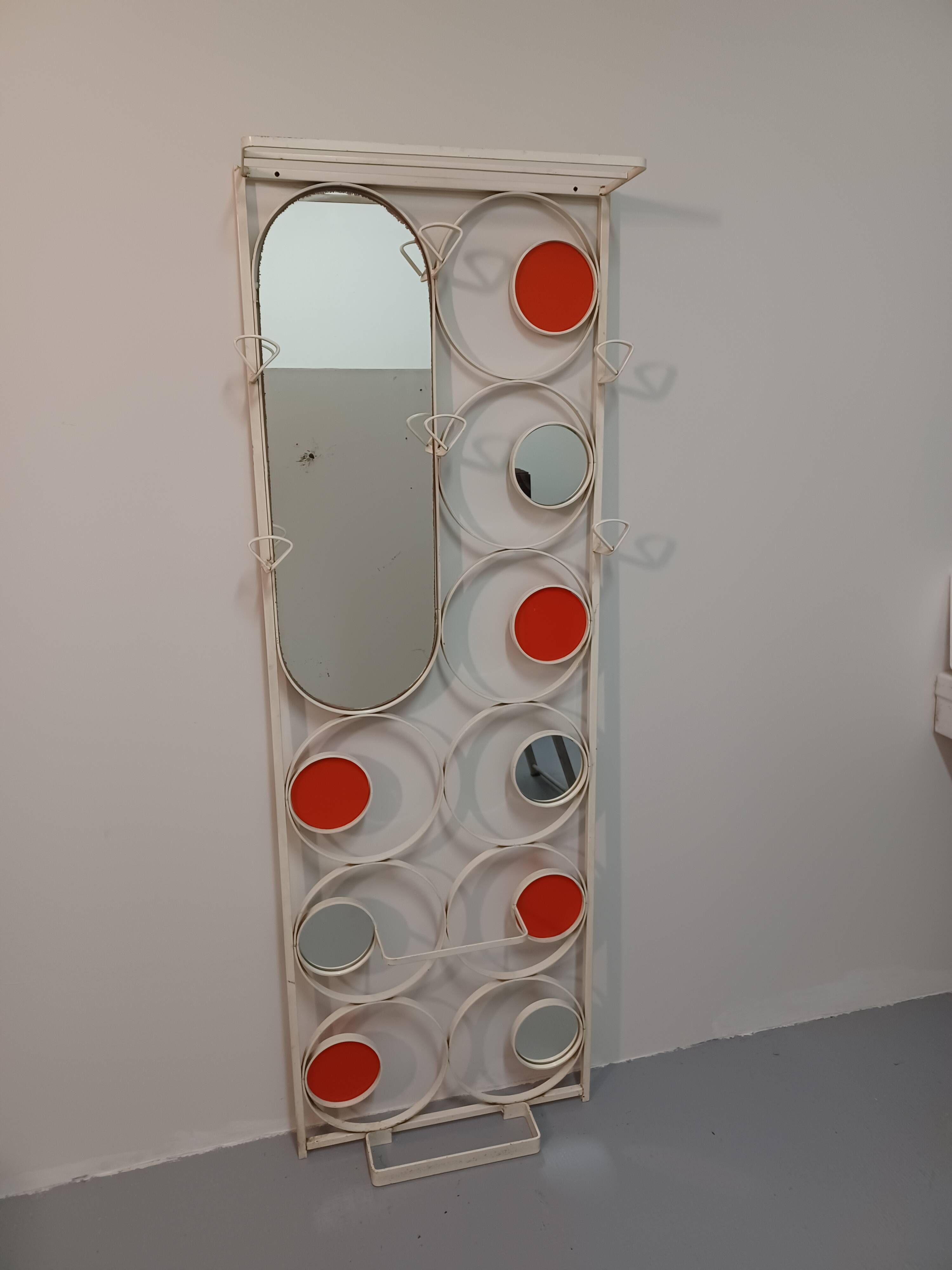 Wall-mounted locker room, 70'S