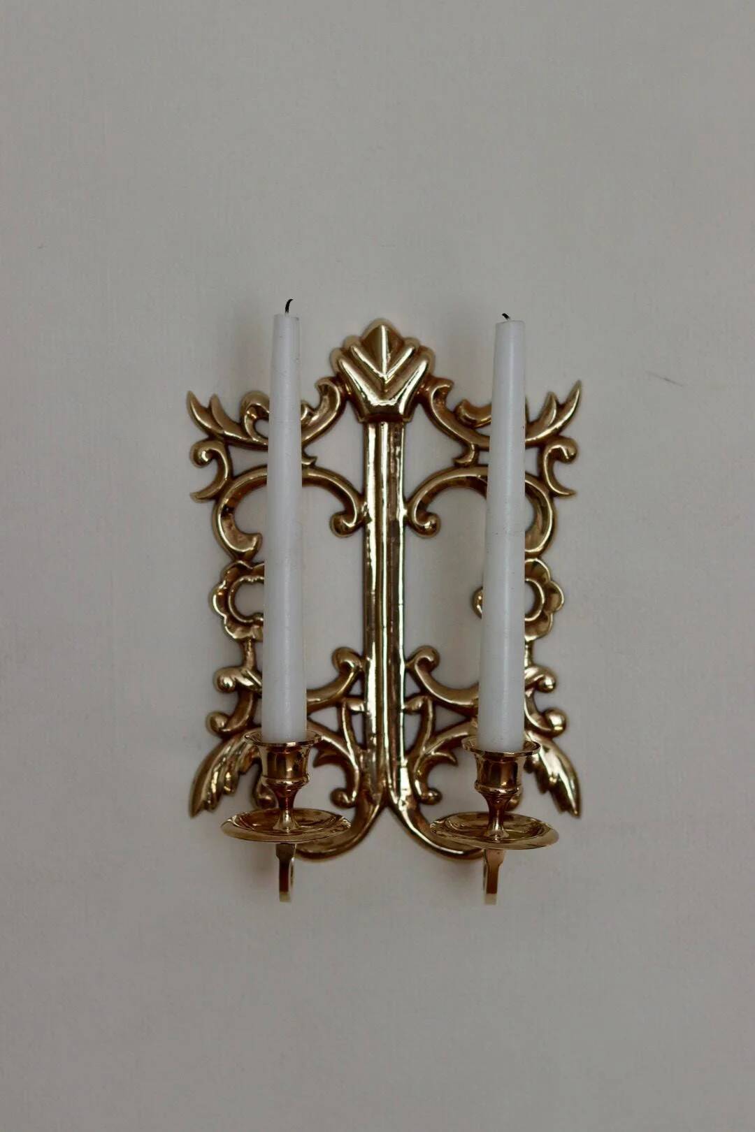 Swedish wall sconce in brass, mid-20th century.