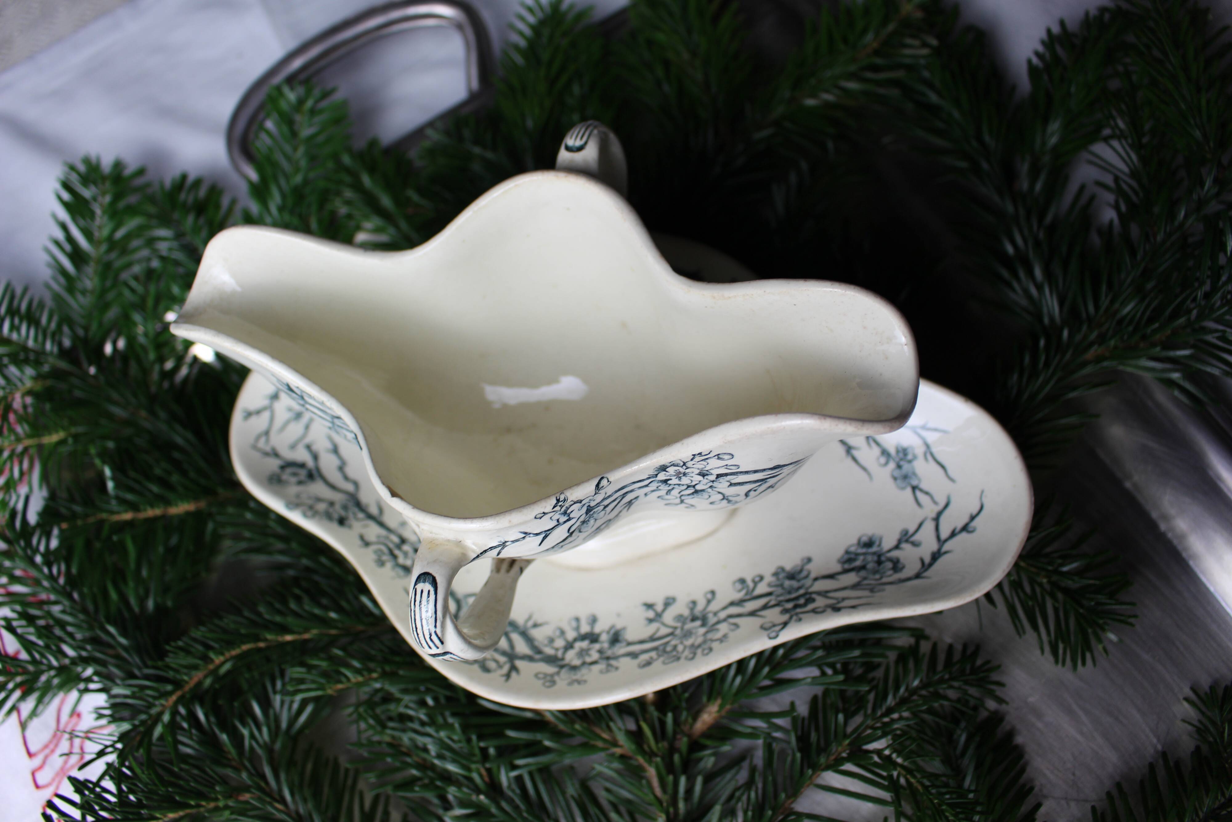 Gravy boat in Terre de Fer Lunéville