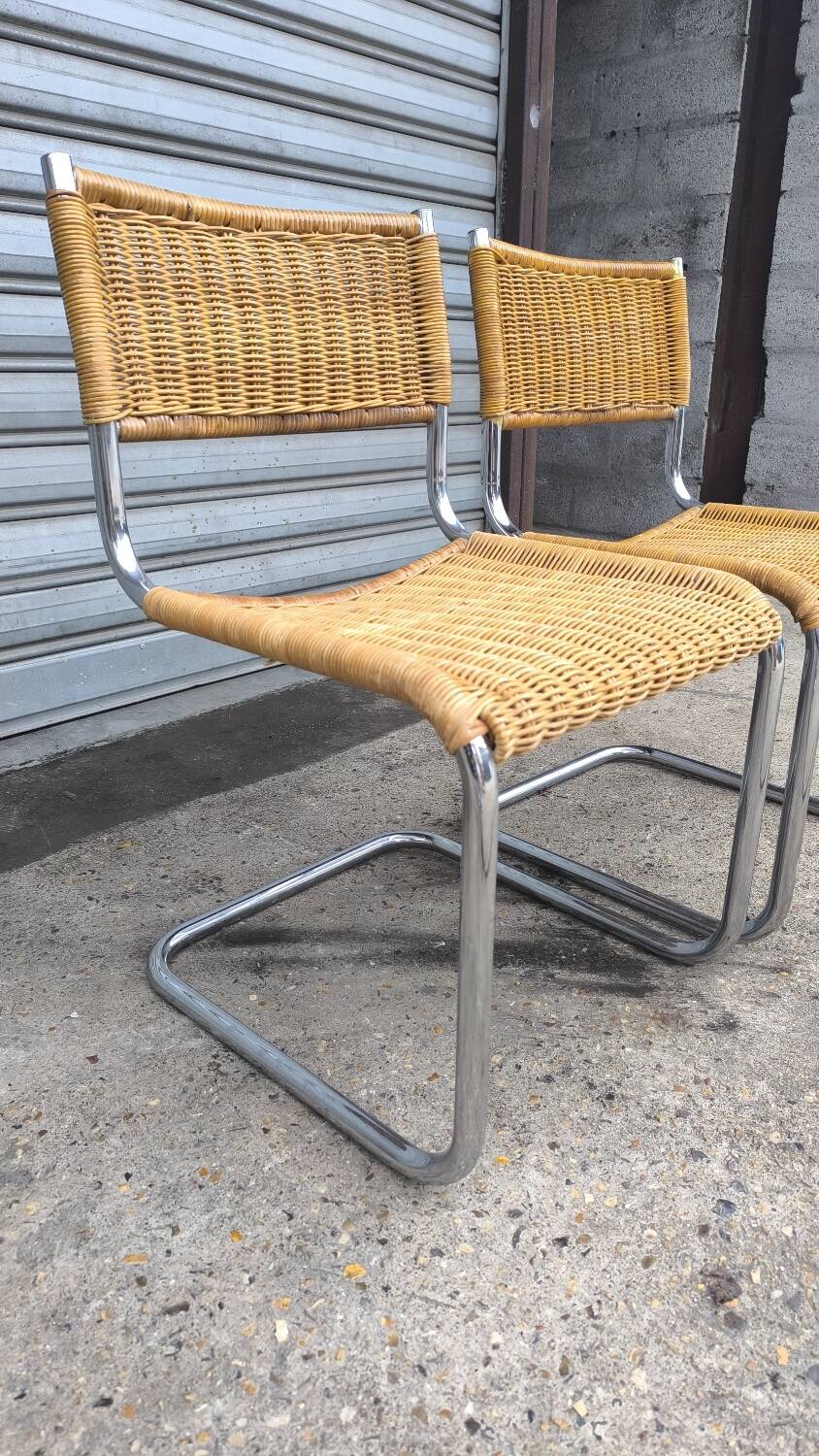 Pair of cantilever and rattan chairs from the 70s