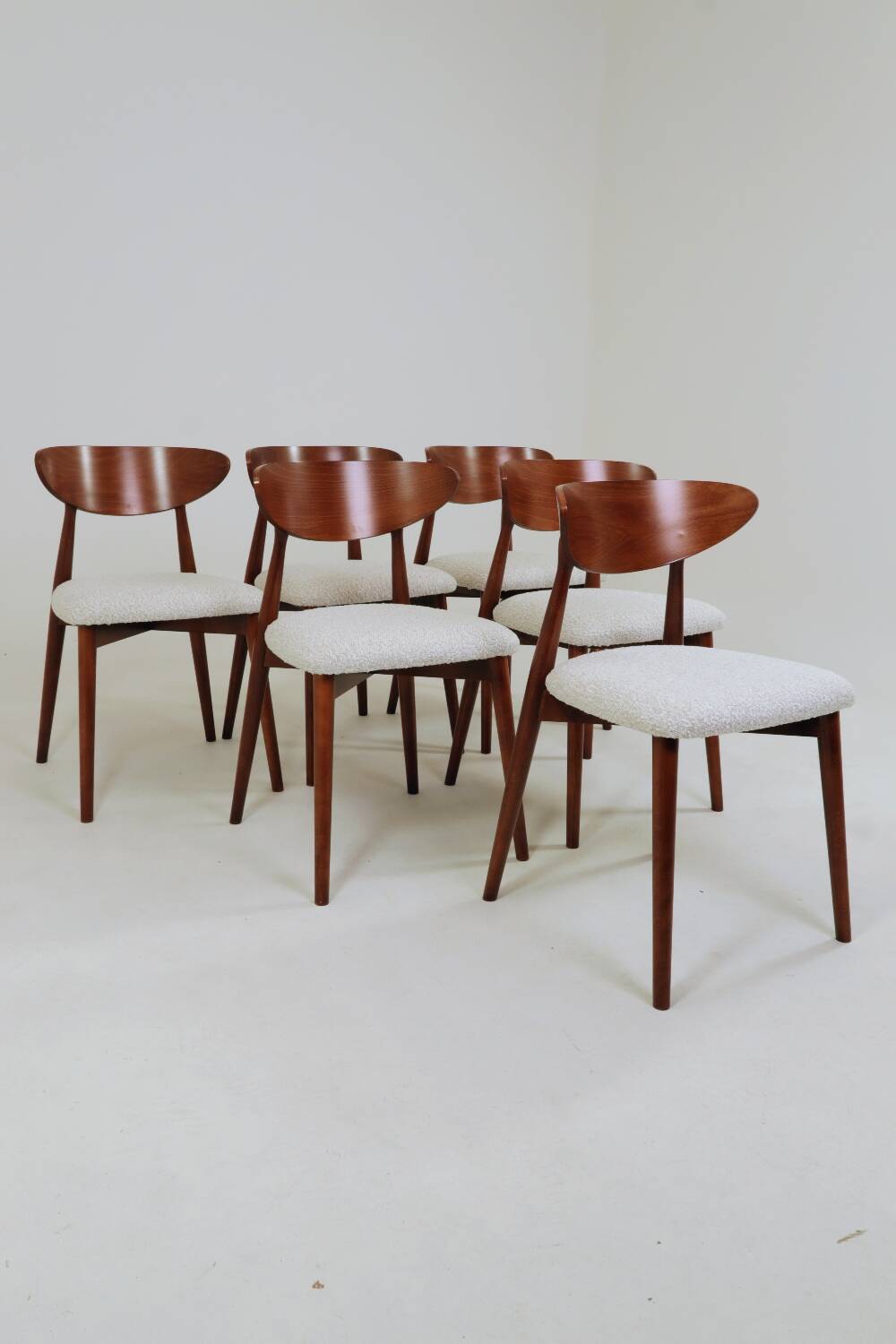 Set of 6 dining chairs, teak color wood, bouclè upholstery