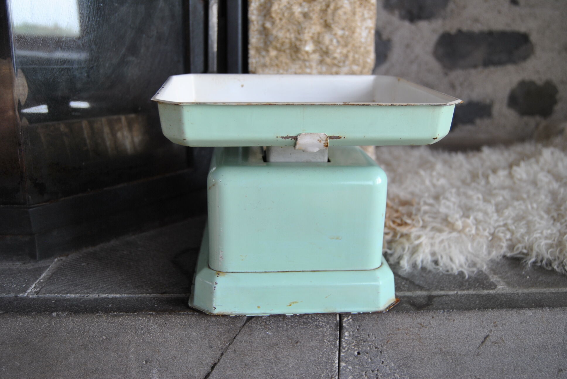Household scale in water green metal Perca 50s