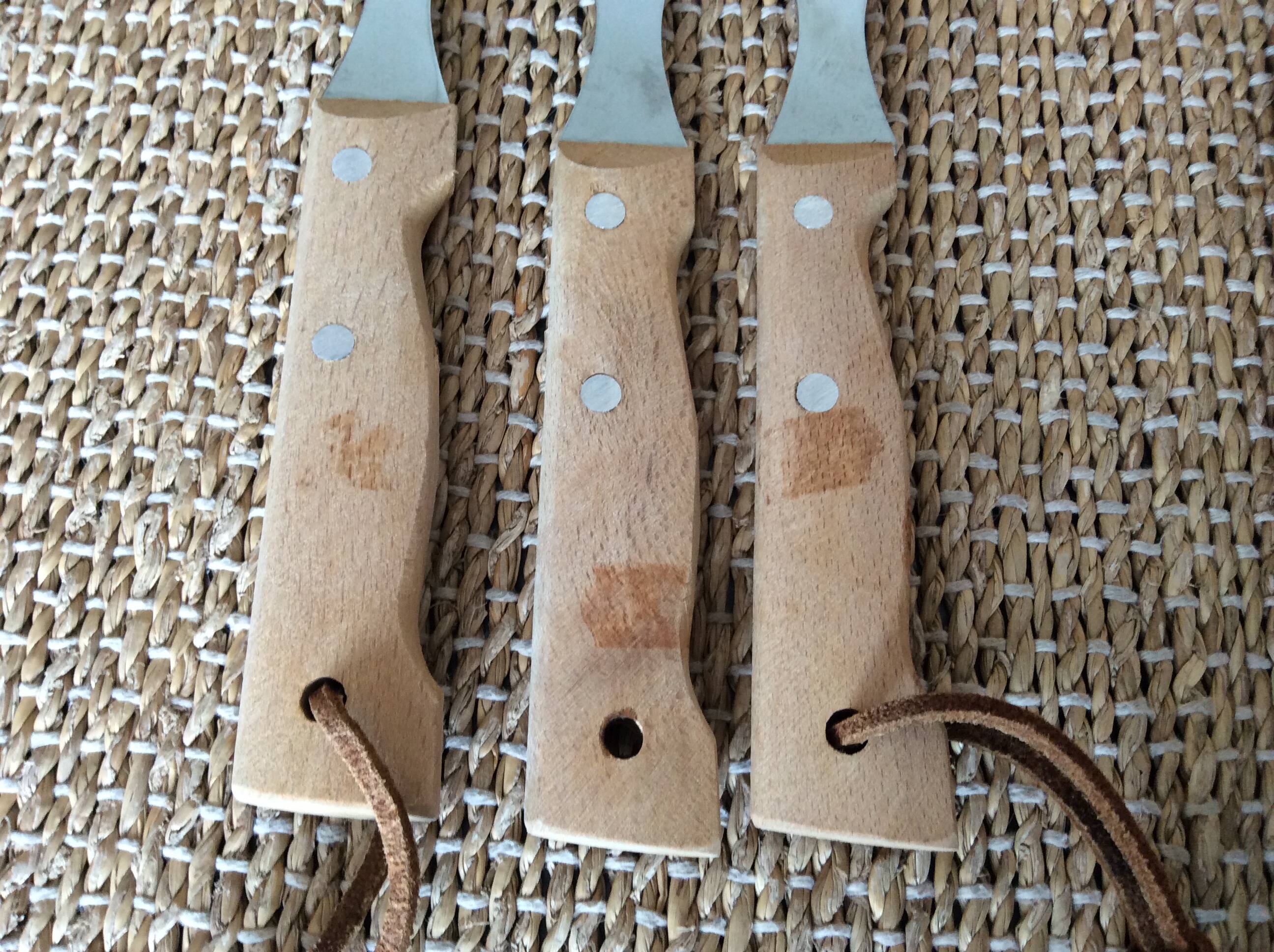 9 wood and metal forks