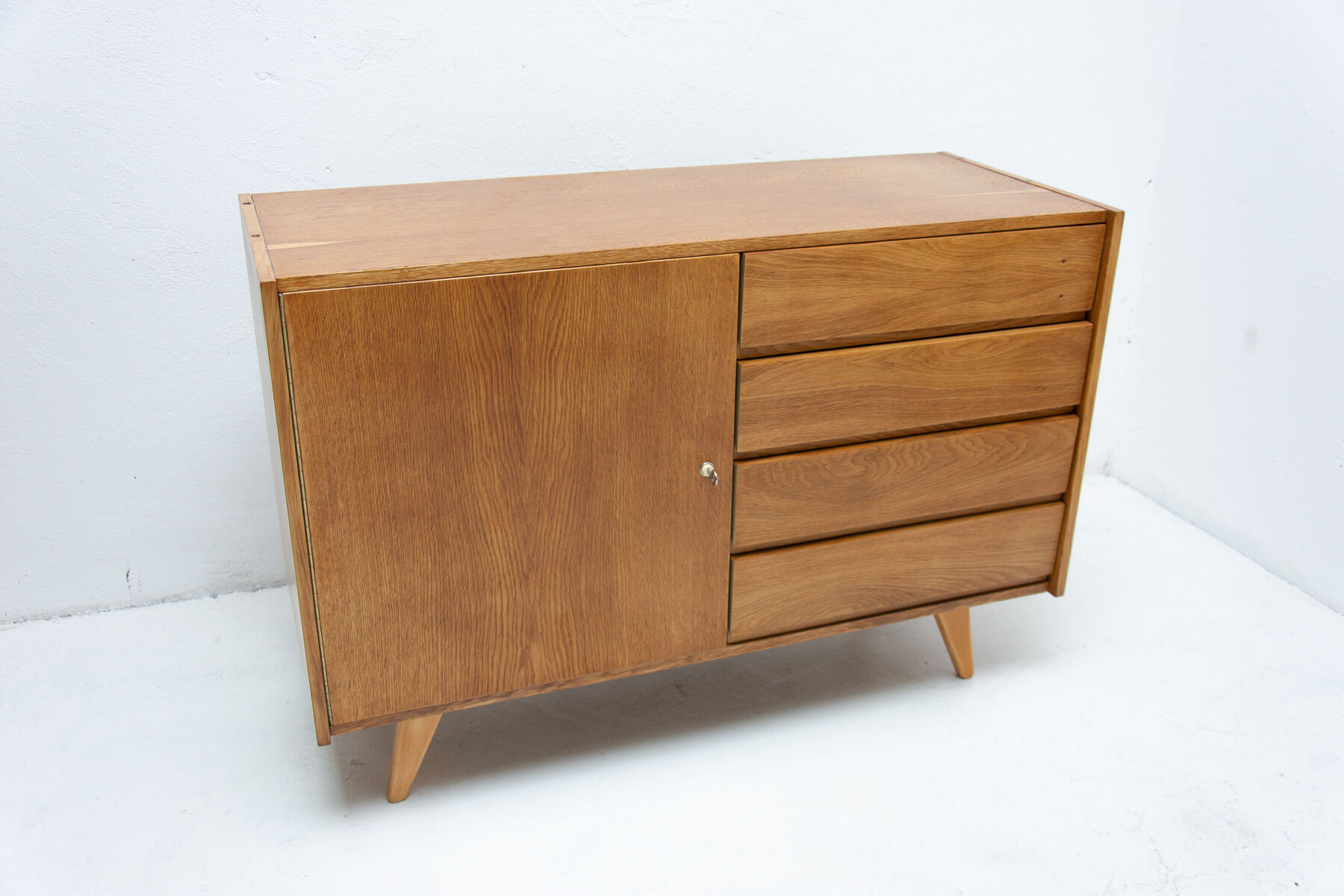 Buffet U-458 de Jiri Jiroutek, Tchécoslovaquie, 1960
