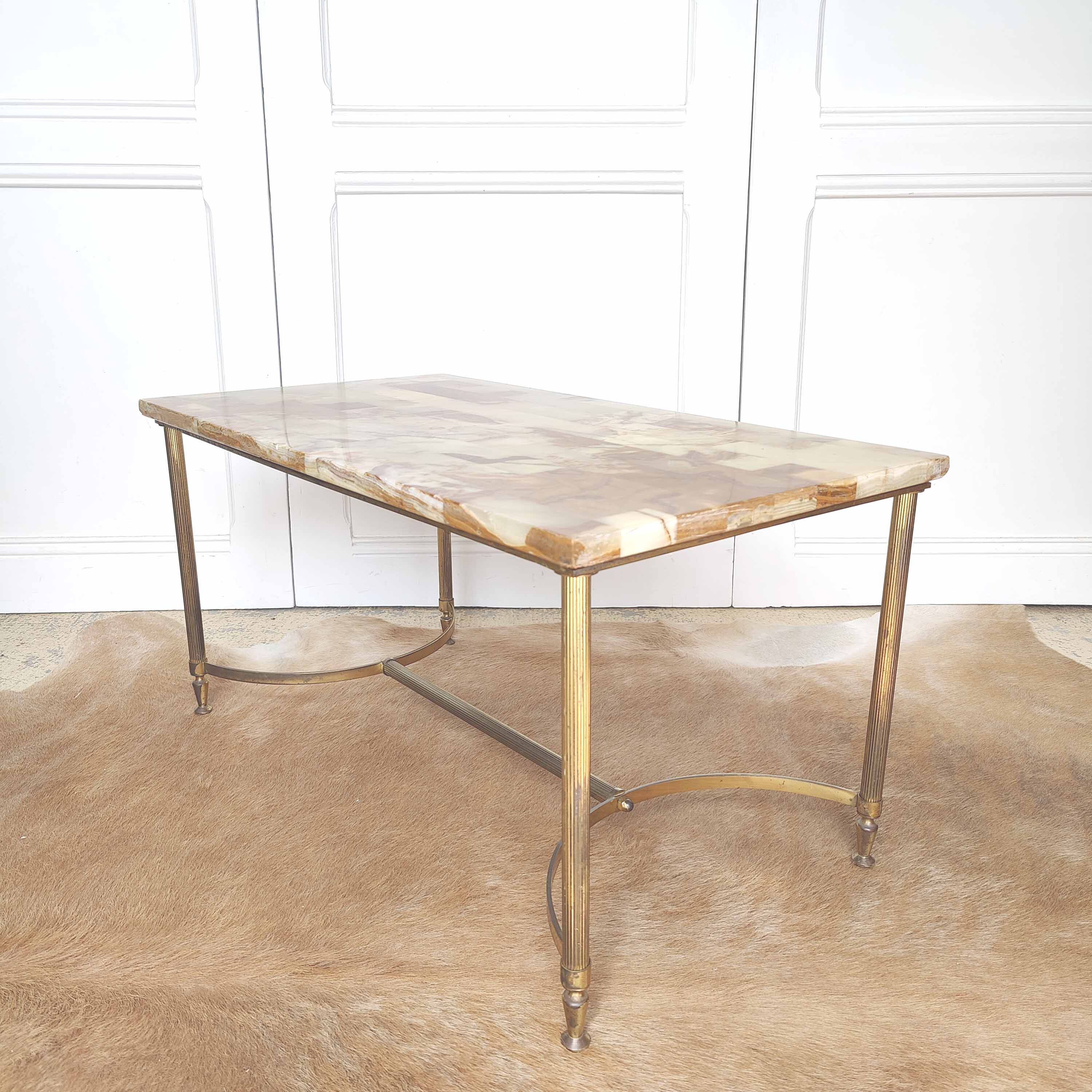 Coffee table marble onyx and gilded metal