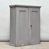 Hanging cabinet