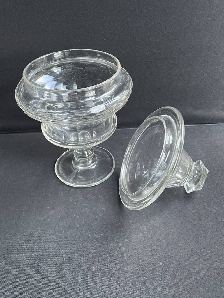 Drageoir with lid - Cut blown glass – 19th century
