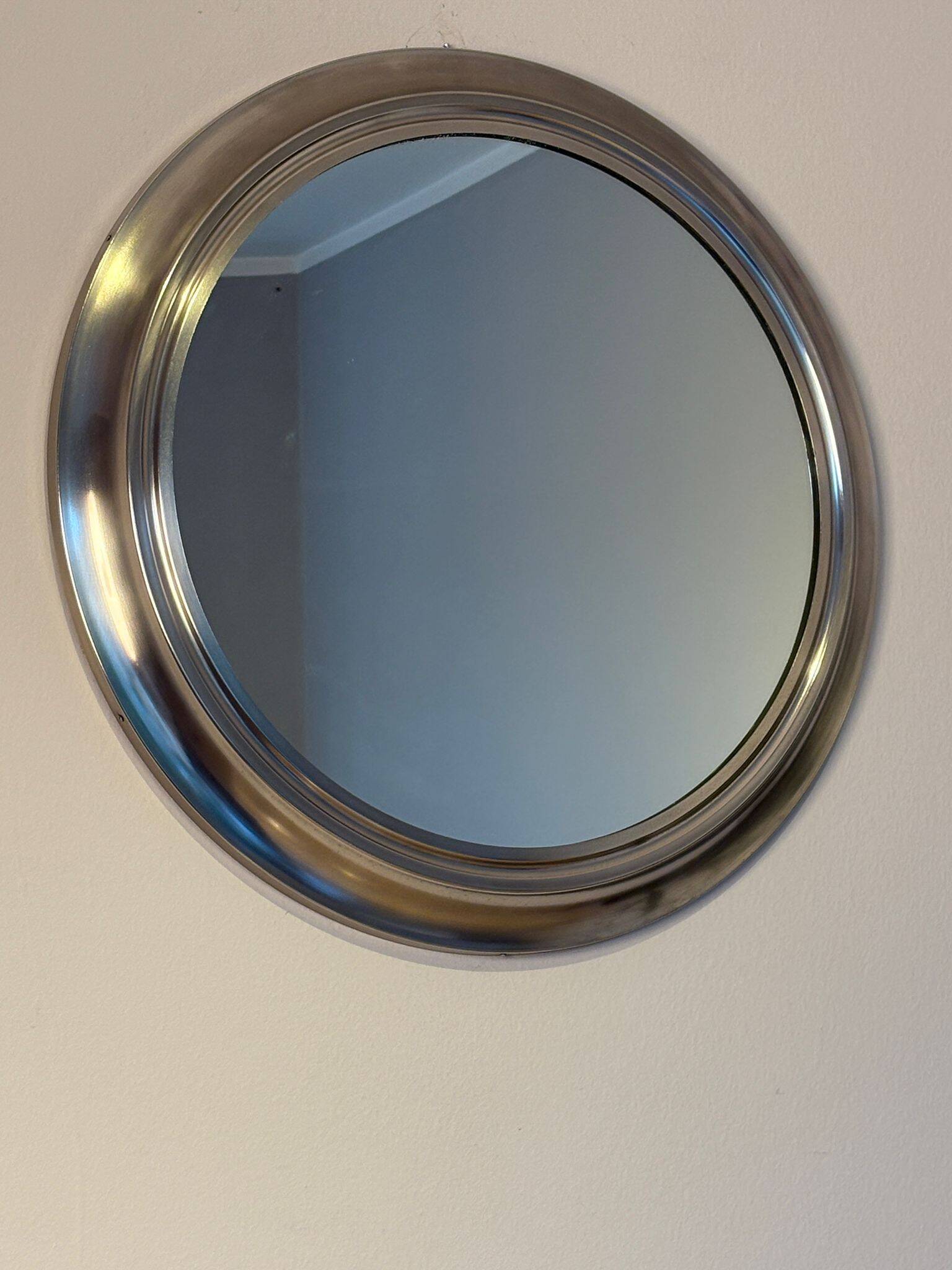 Miroir rond en métal , Italie années 1970