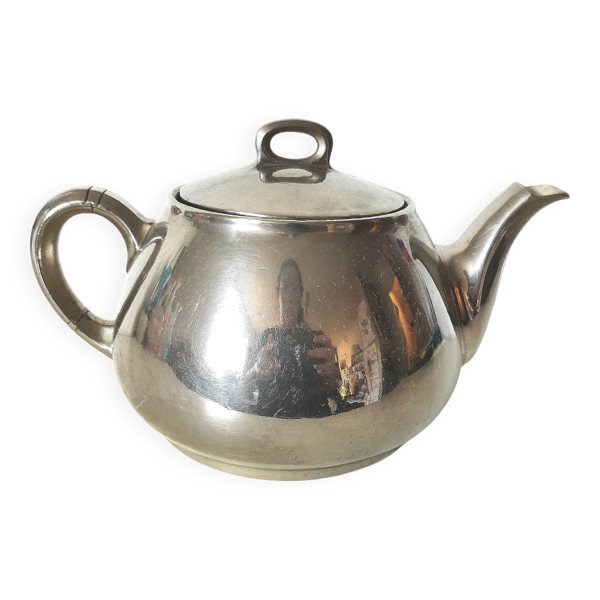 théière vintage recouverte de métal argenté