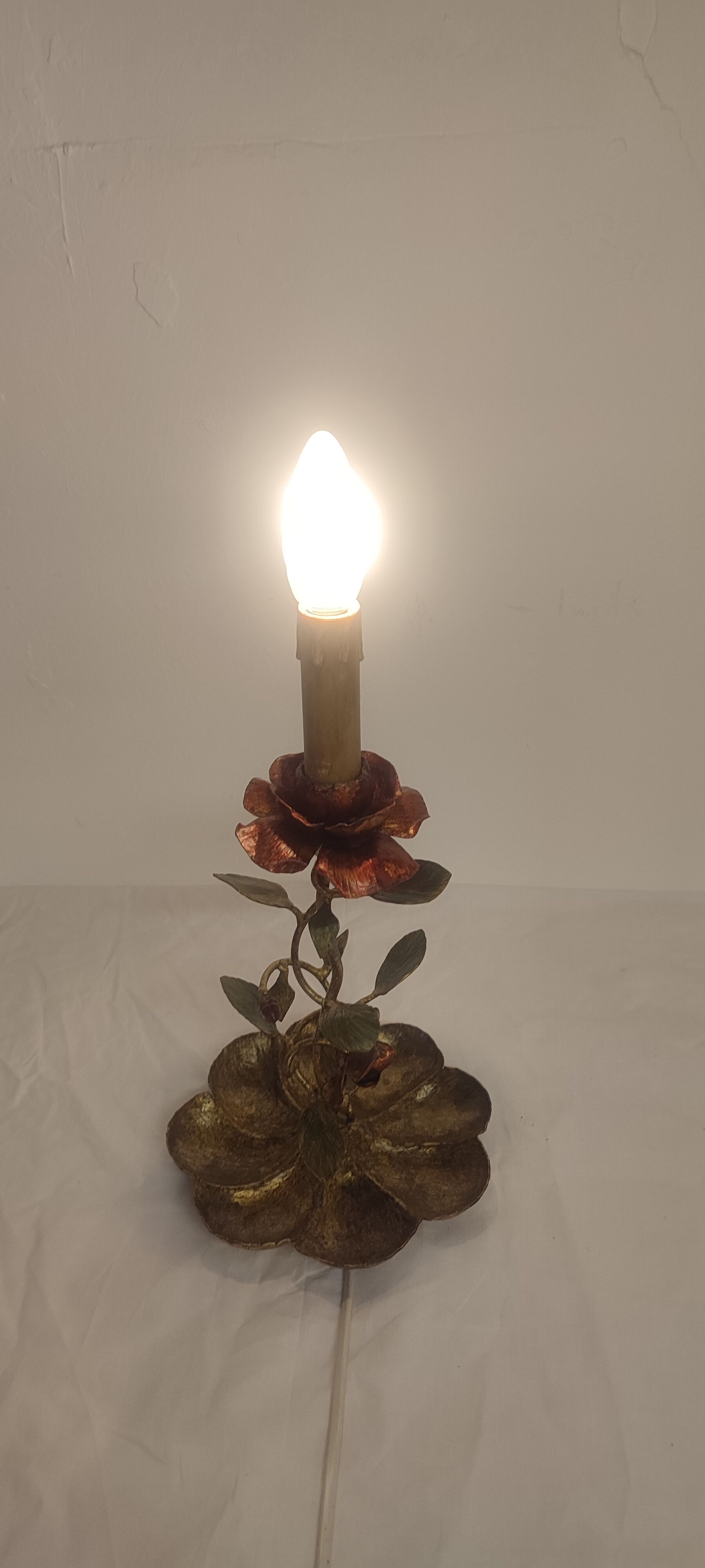 Wrought iron table lamp and gold leaf. France, 1950