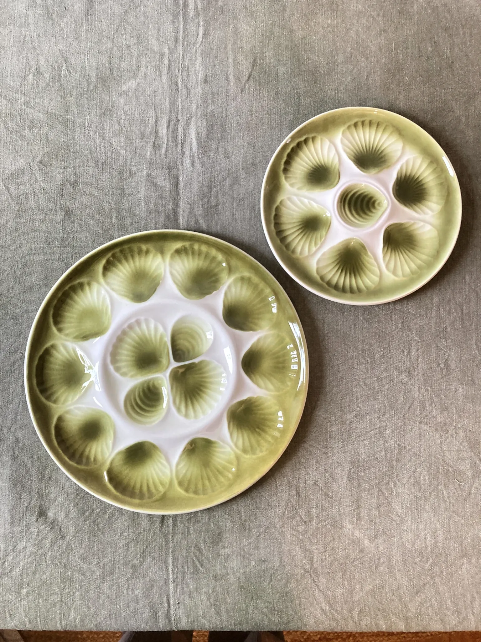 Oyster service Moulin des Loups – 8 plates and 2 dishes, 1970s