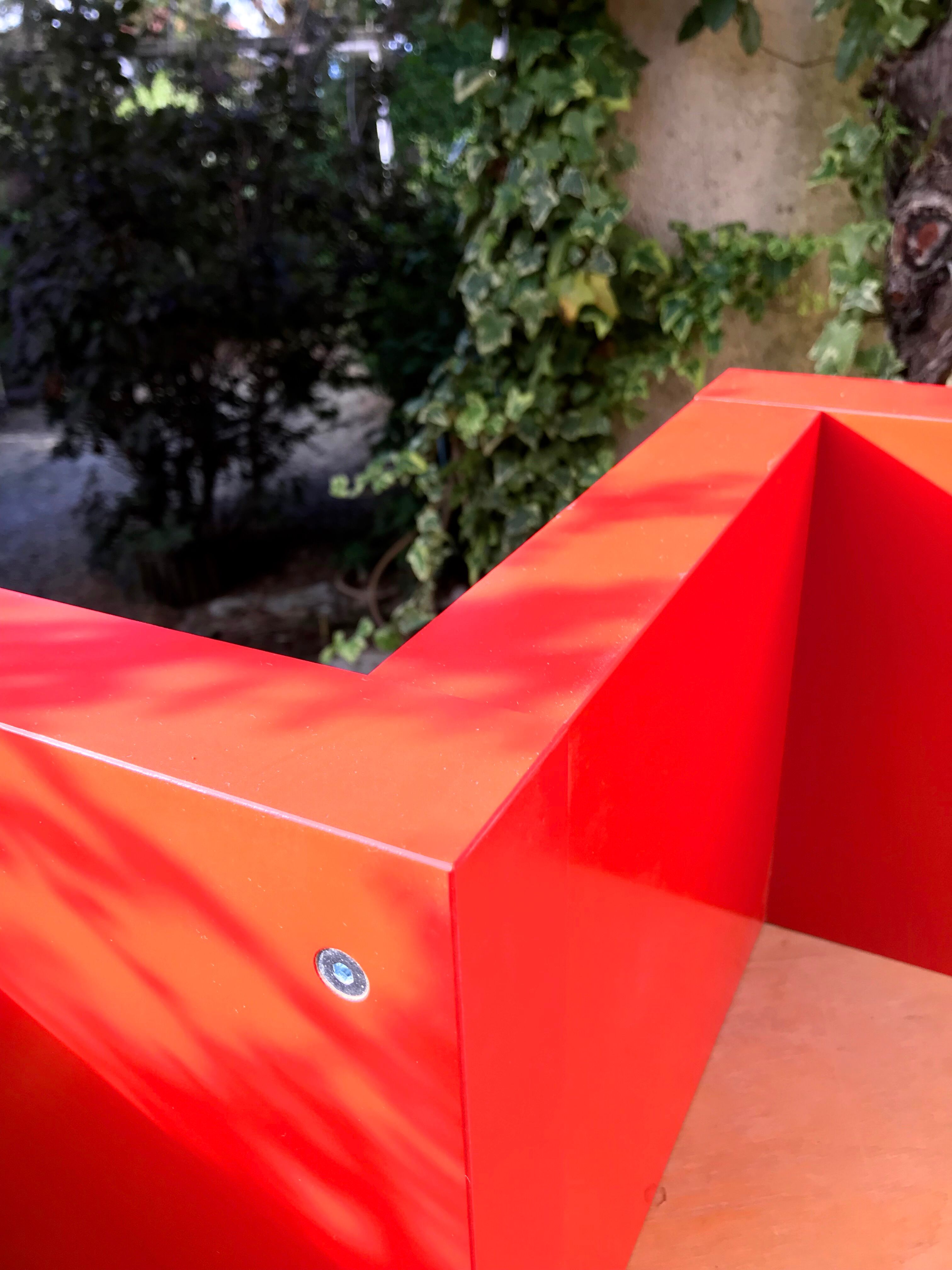 Shelf staircase Zig-Zag graphic design red serie LACK Ikea vintage 1980