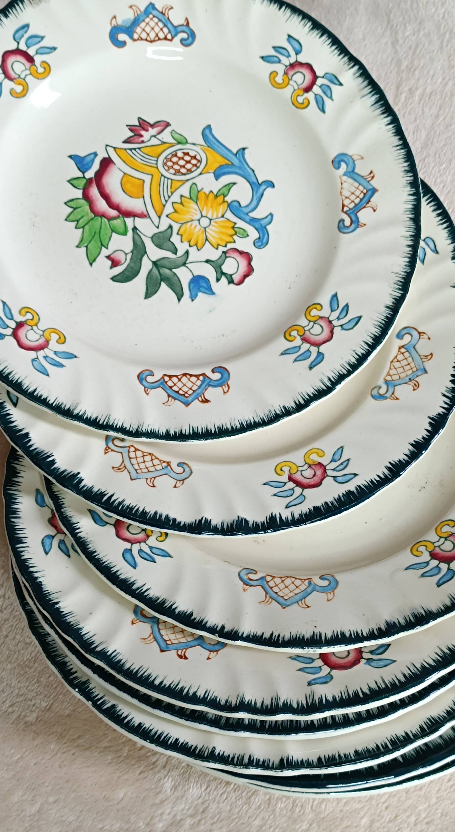 Set of 8 vintage Longwy Vieux Rouen dessert plates