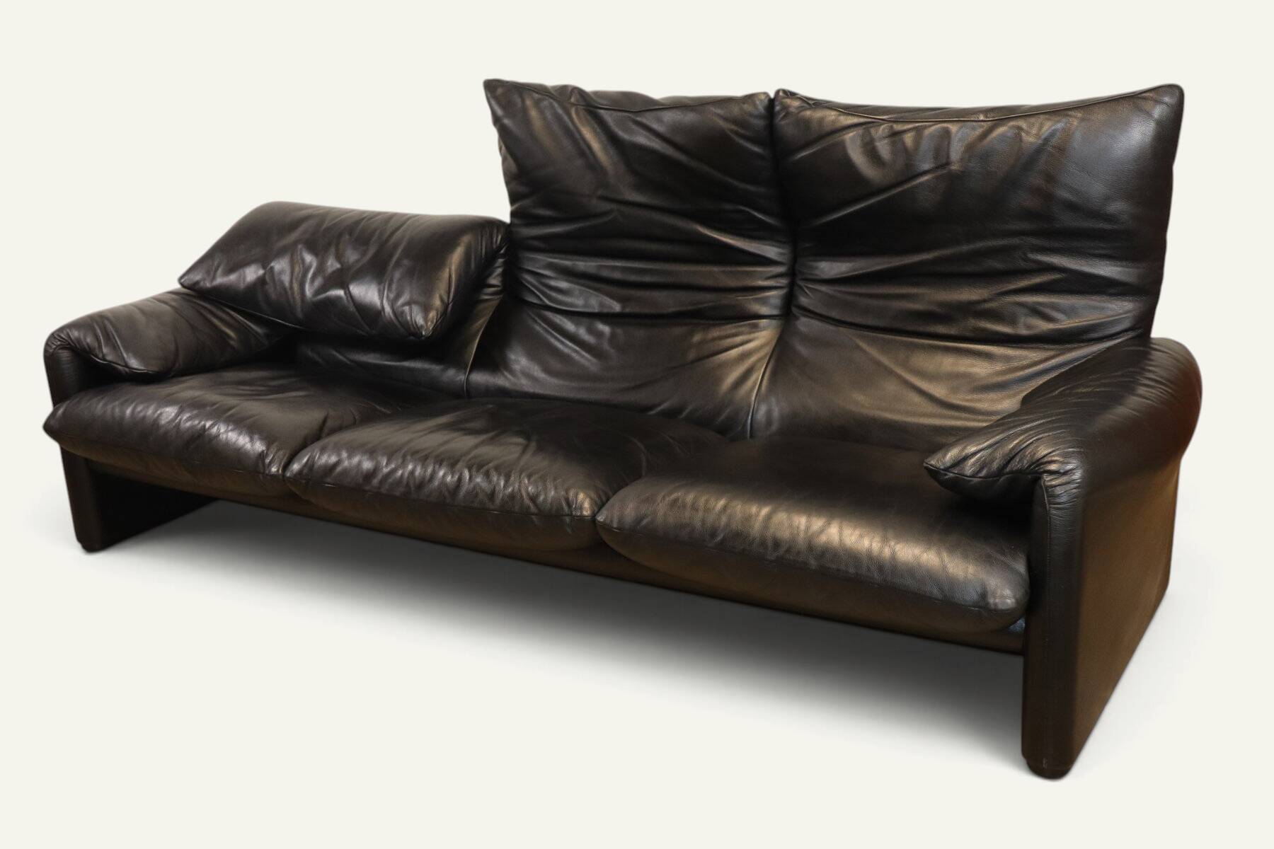 Maralunga 3-seater sofa in black leather by Vico Magistretti for Cassina