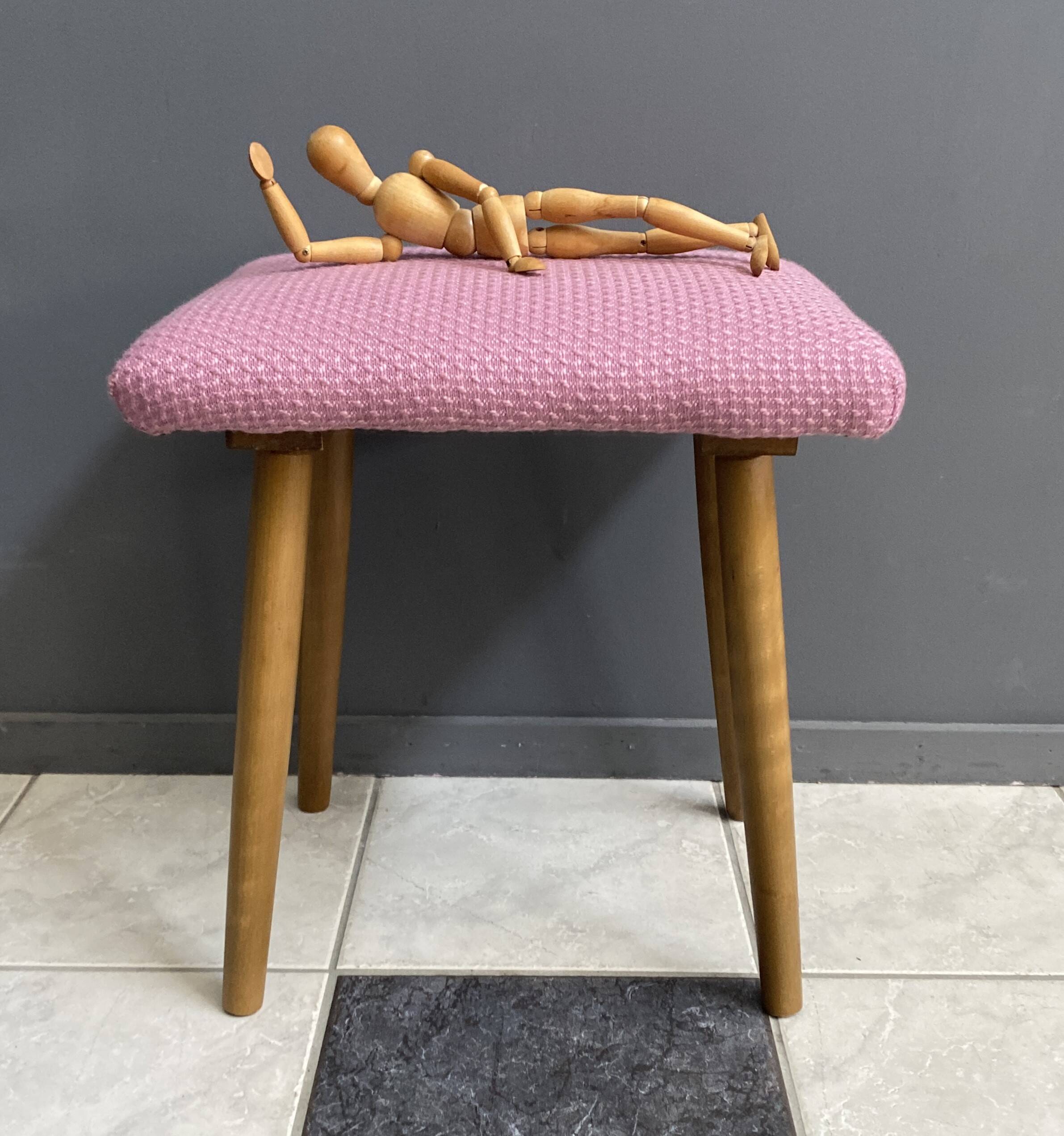 Tabouret rose années 1960