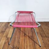 Red scoubidou foot rest