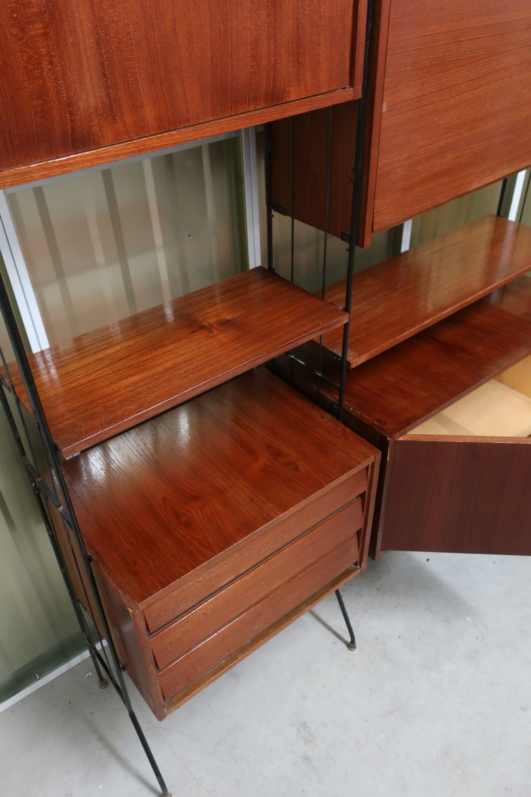 Library, 60s teak shelf on feet