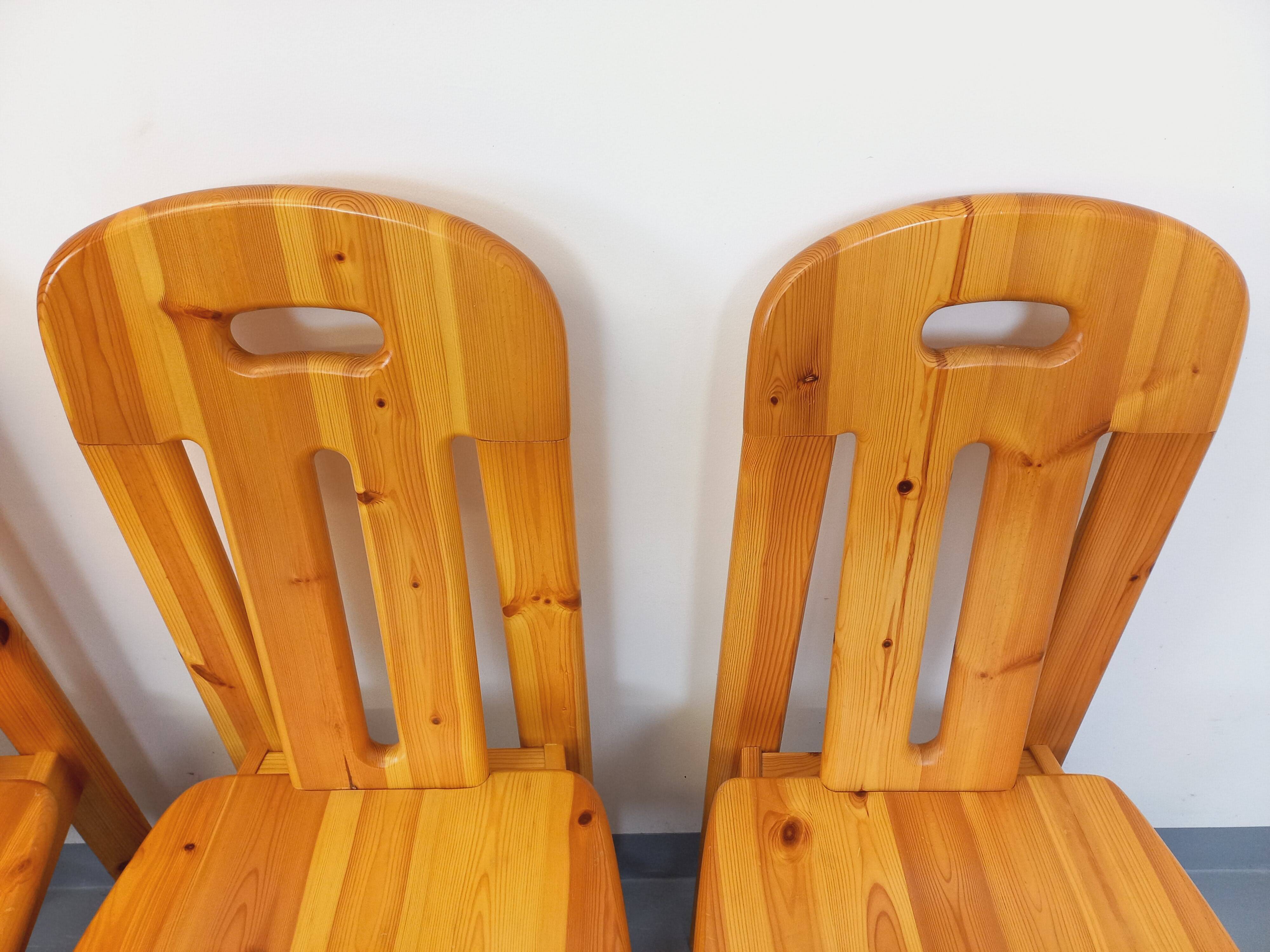 Set of 4 vintage pine chairs from the 70s and 80s