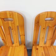 Suite de 4 chaises vintage en pin des années 70 80