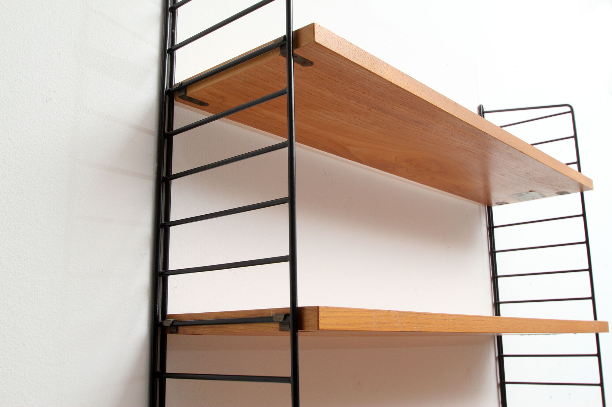 1960s wall uit in ash, nisse strinning for string