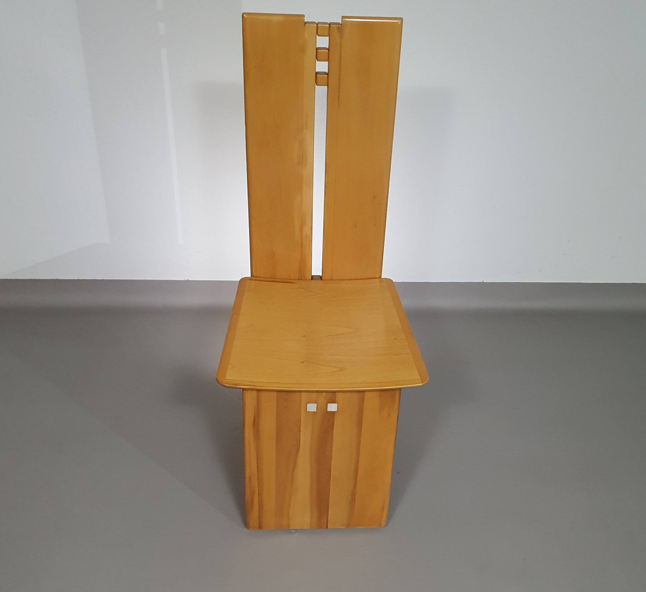 Mycene chair by Ferdinando Meccani for Meccani Arredamenti, 1978. Cherry chair. Dimensions 43.5 x 44