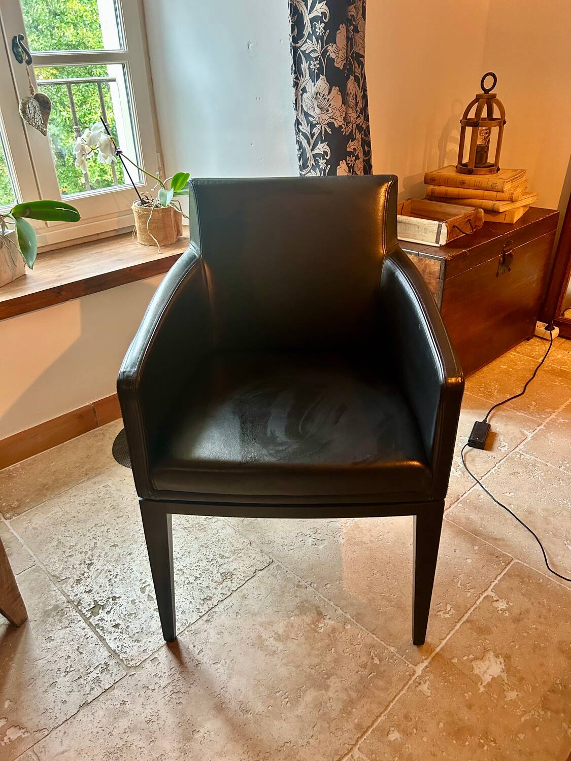 2 fauteuils en cuir noir Potocco, Italie