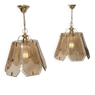 Pair of vintage pendant lights in smoked glass and gold metal, Hollywood style.