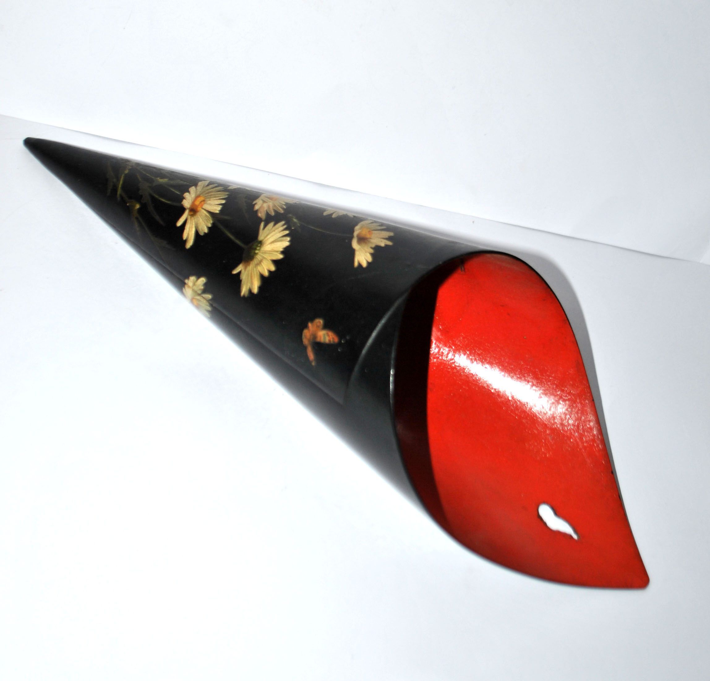 Cornet vase in "Chinese lacquer" floral Napoleon III black and red